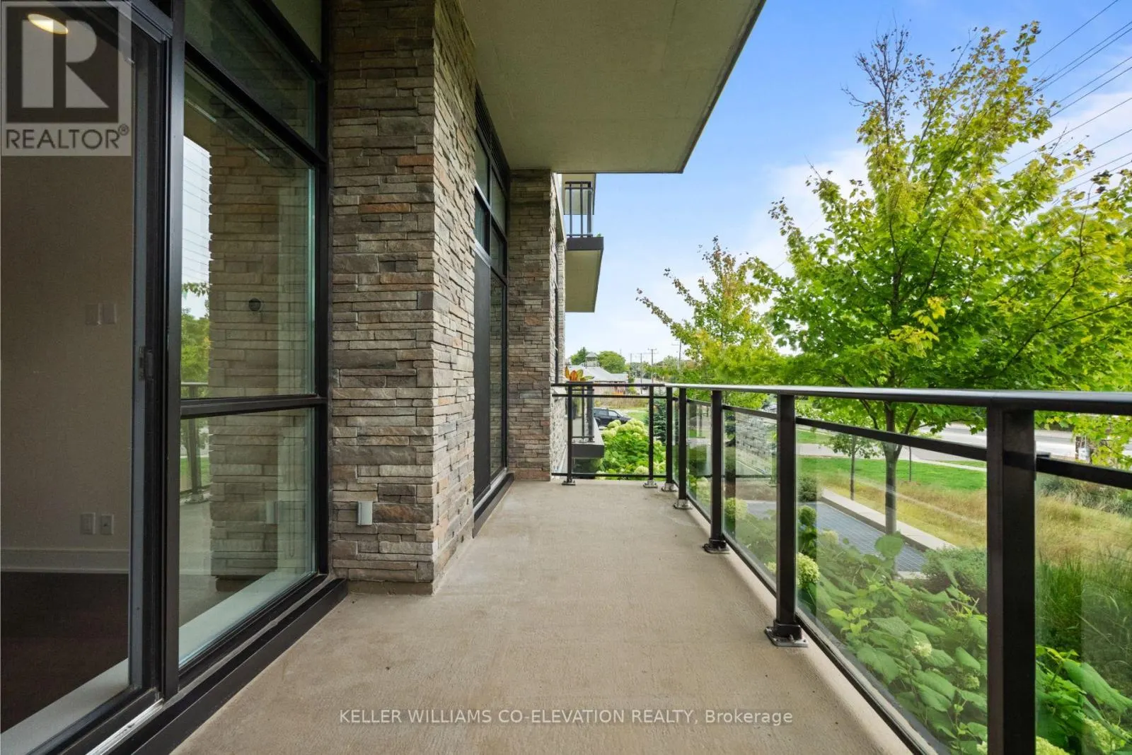 G28 - 1575 LAKESHORE ROAD W