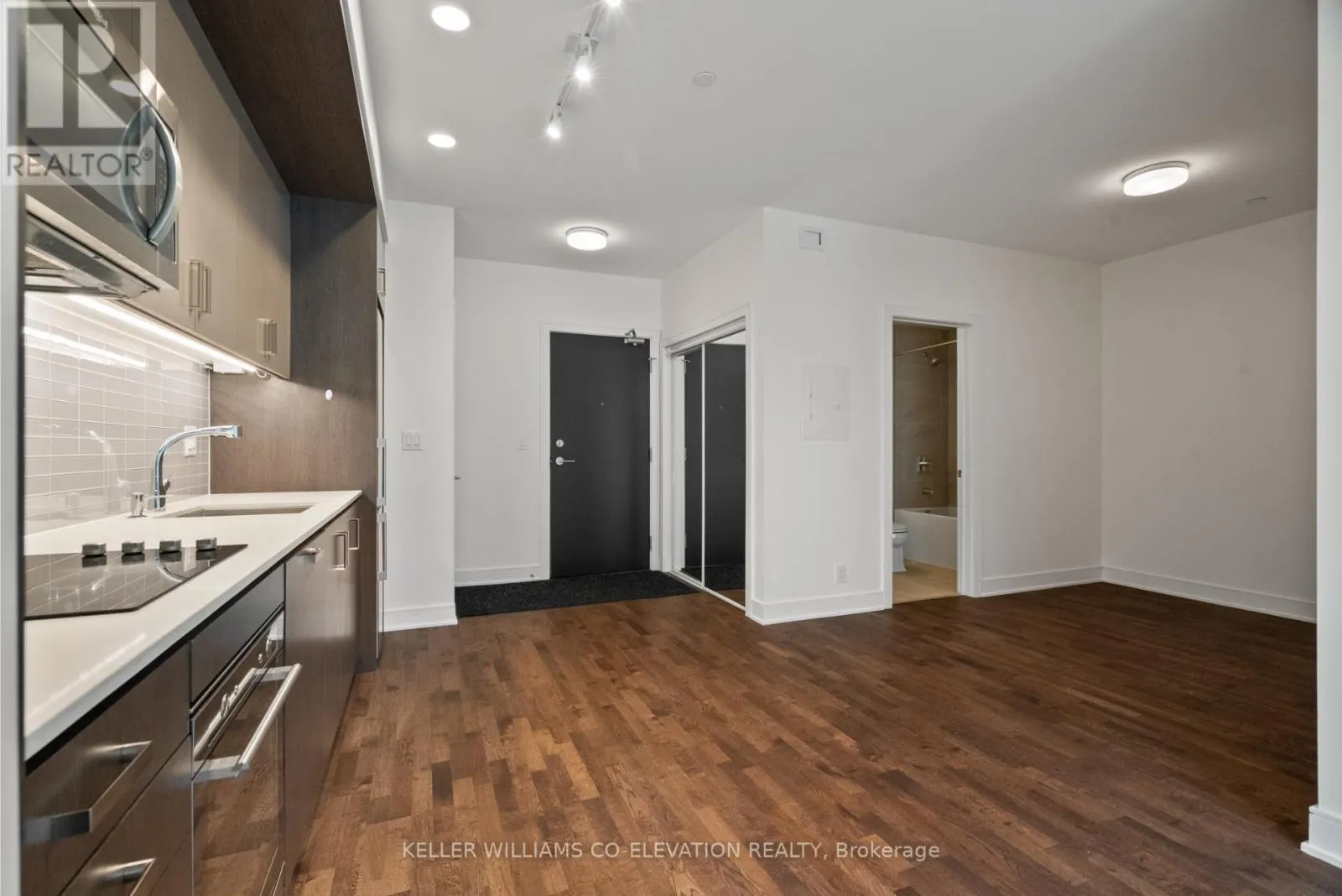 G28 - 1575 LAKESHORE ROAD W