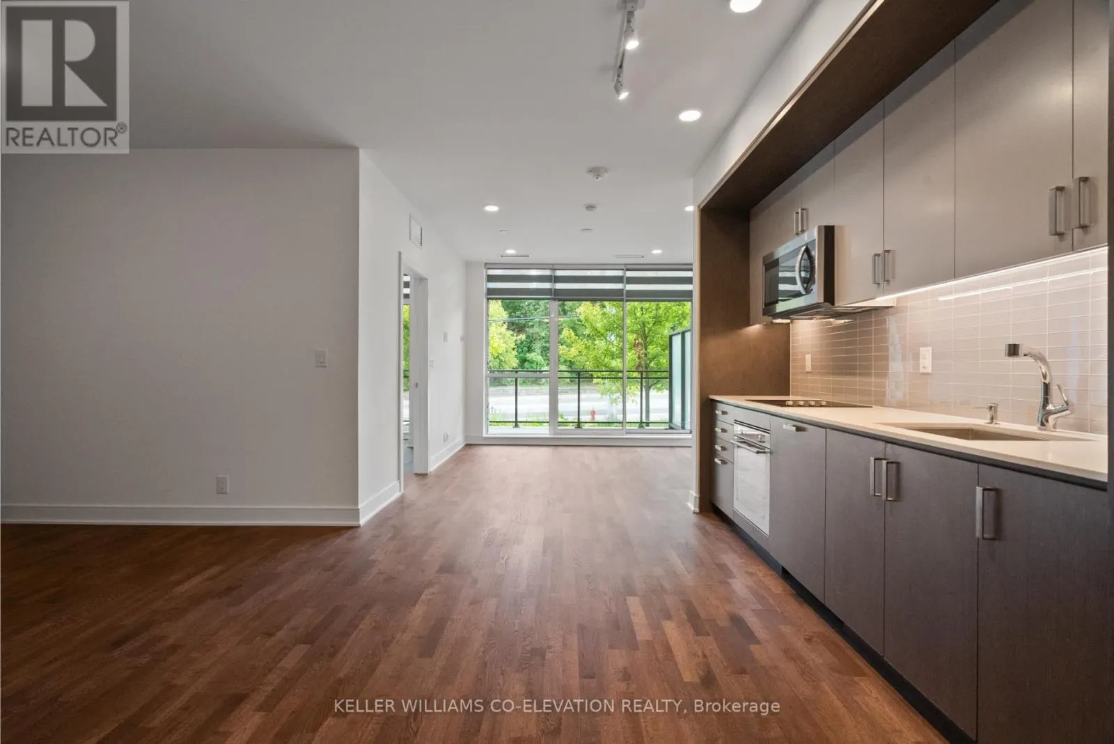 G28 - 1575 LAKESHORE ROAD W