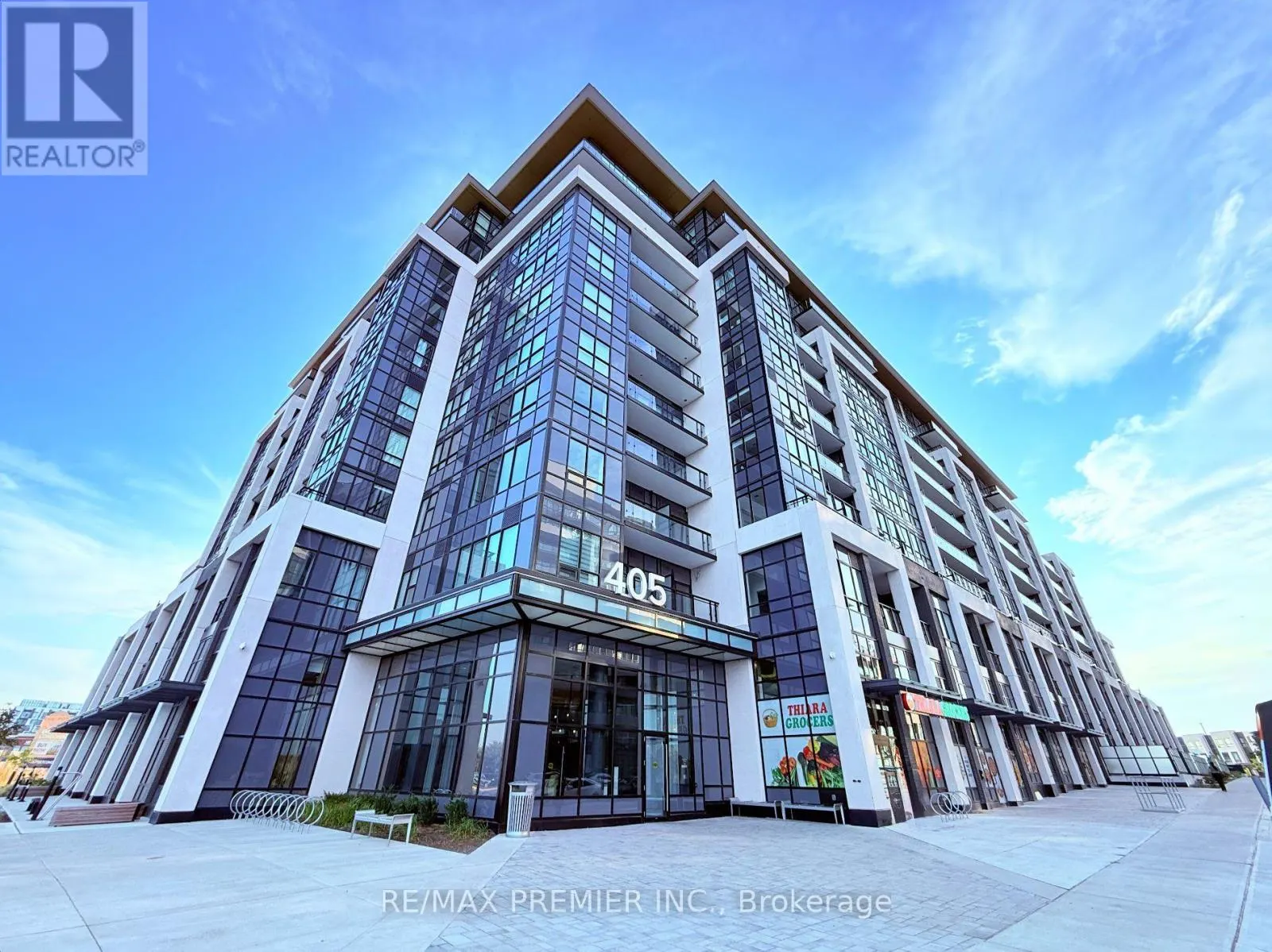 107 - 405 DUNDAS STREET W