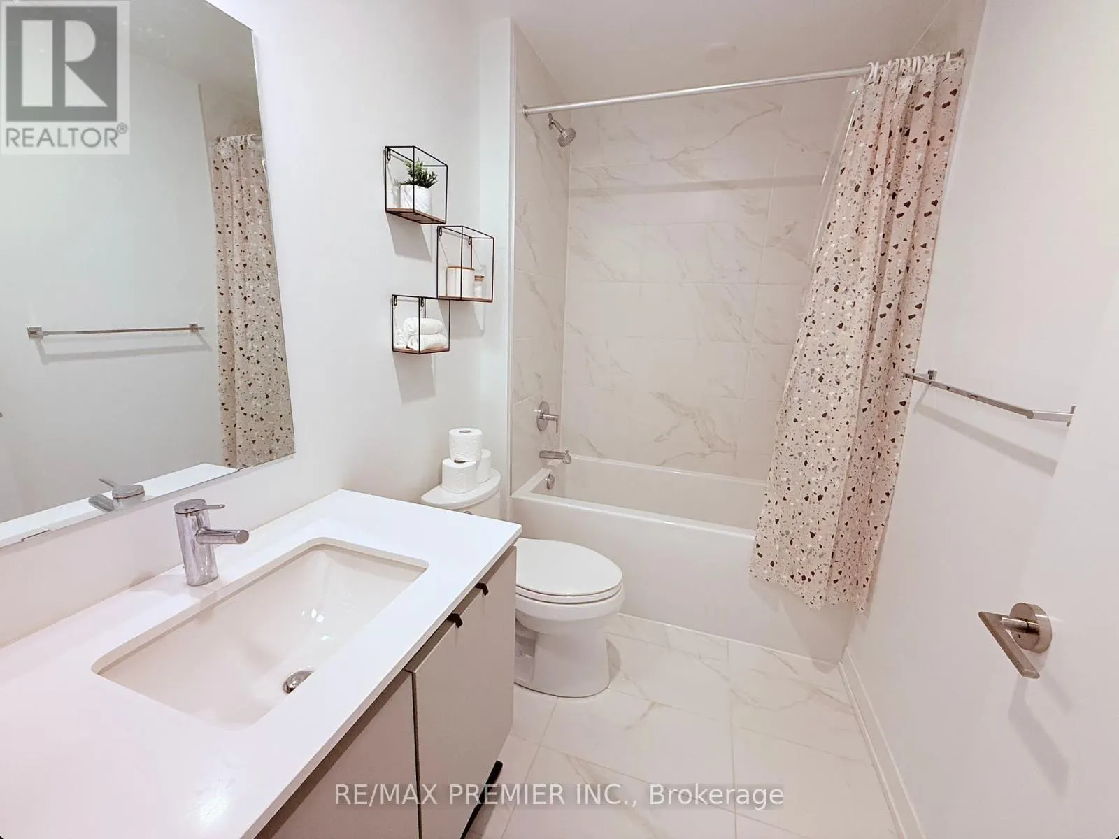 107 - 405 DUNDAS STREET W