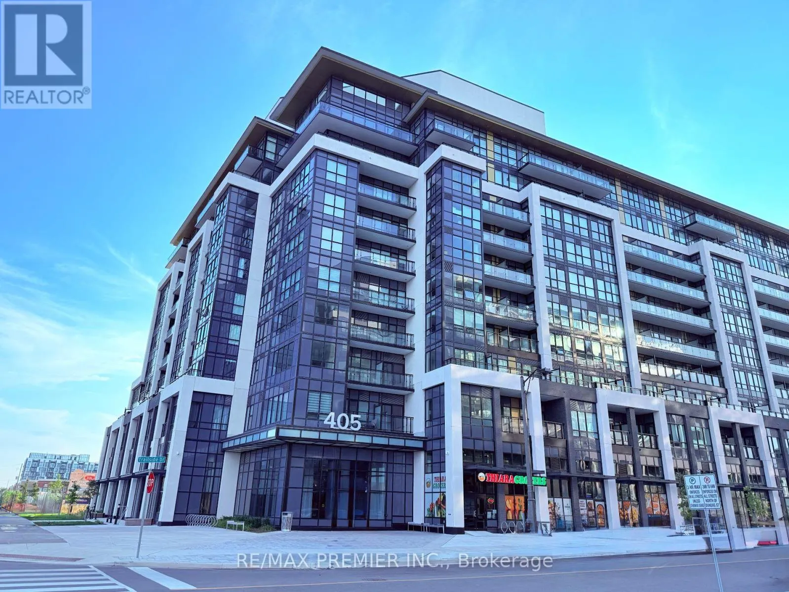 107 - 405 DUNDAS STREET W