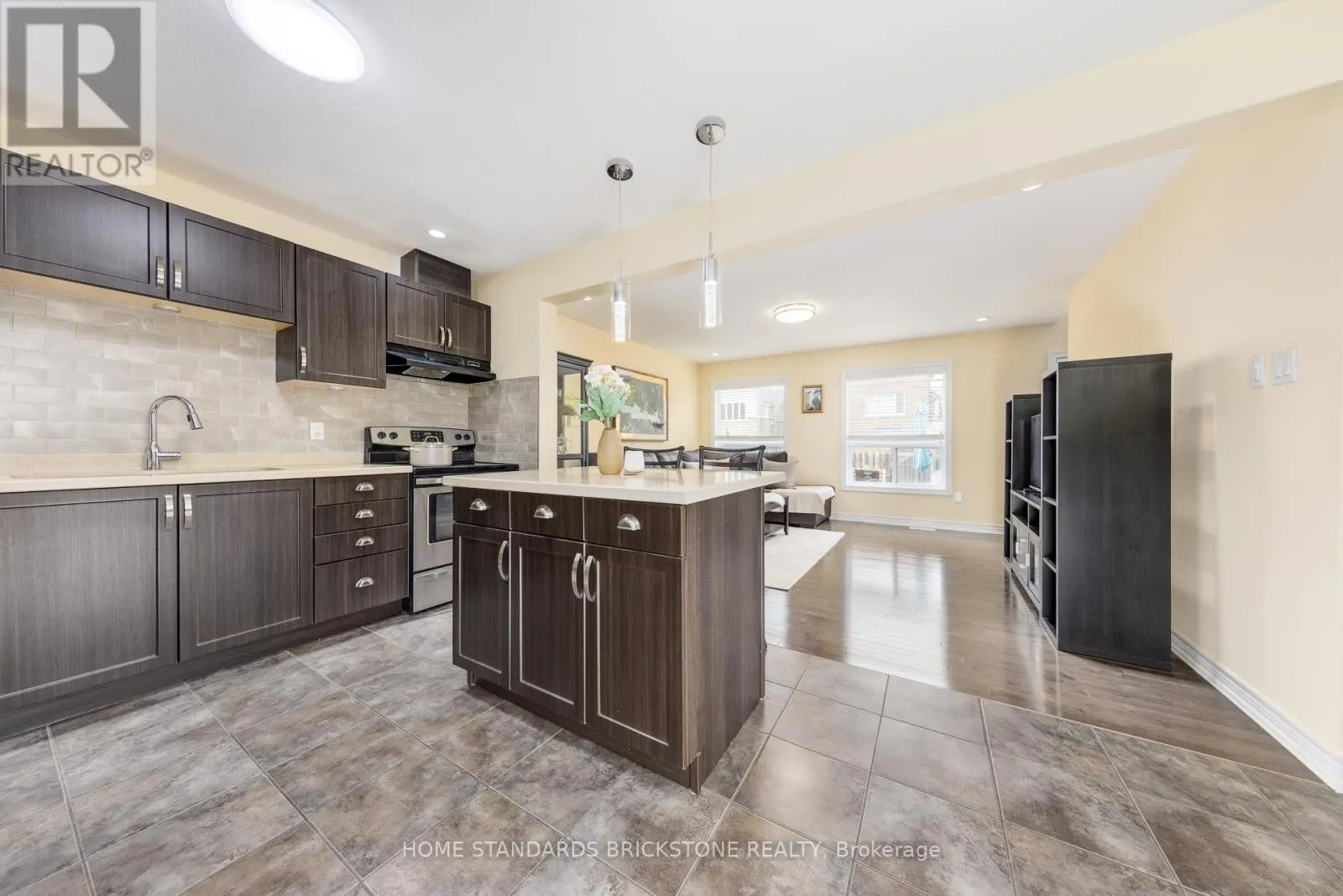 39 LAVERTY CRESCENT