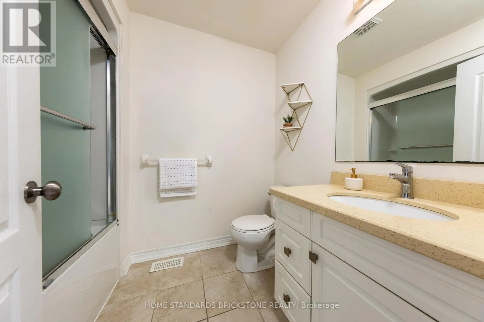 39 LAVERTY CRESCENT