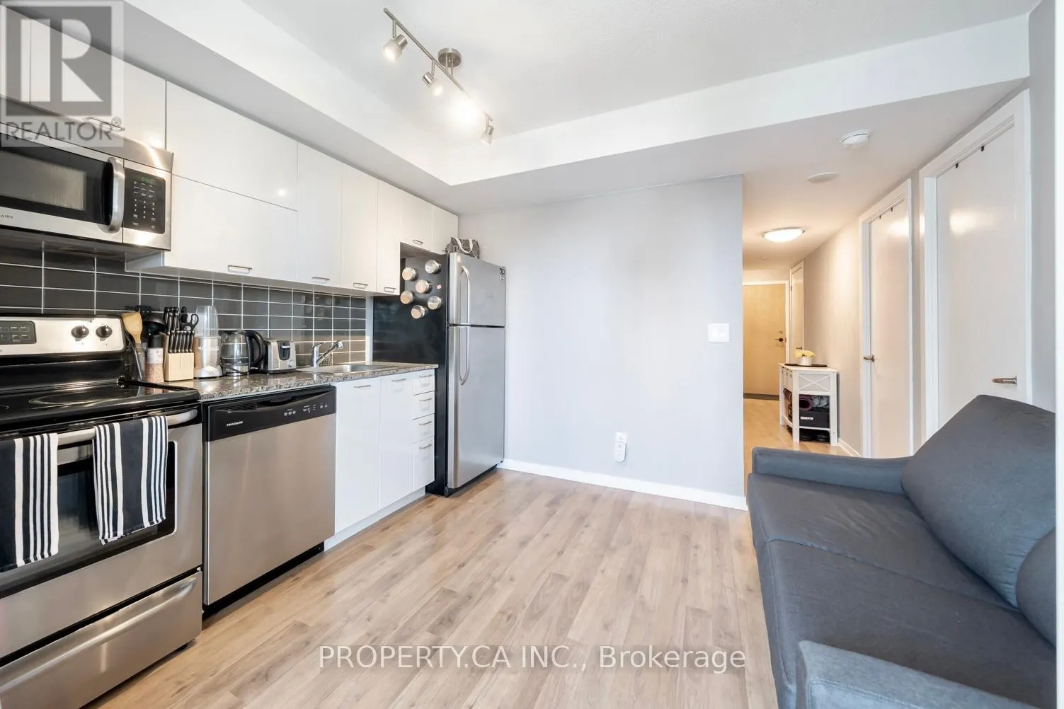 1120 - 38 JOE SHUSTER WAY