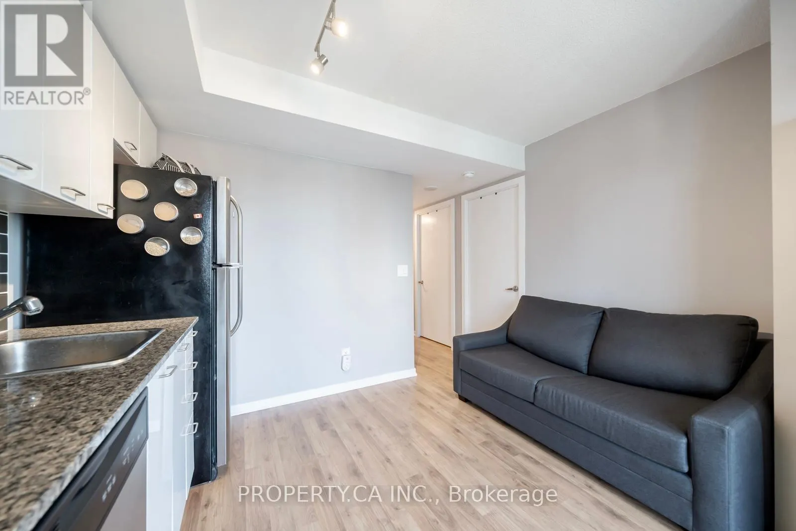 1120 - 38 JOE SHUSTER WAY