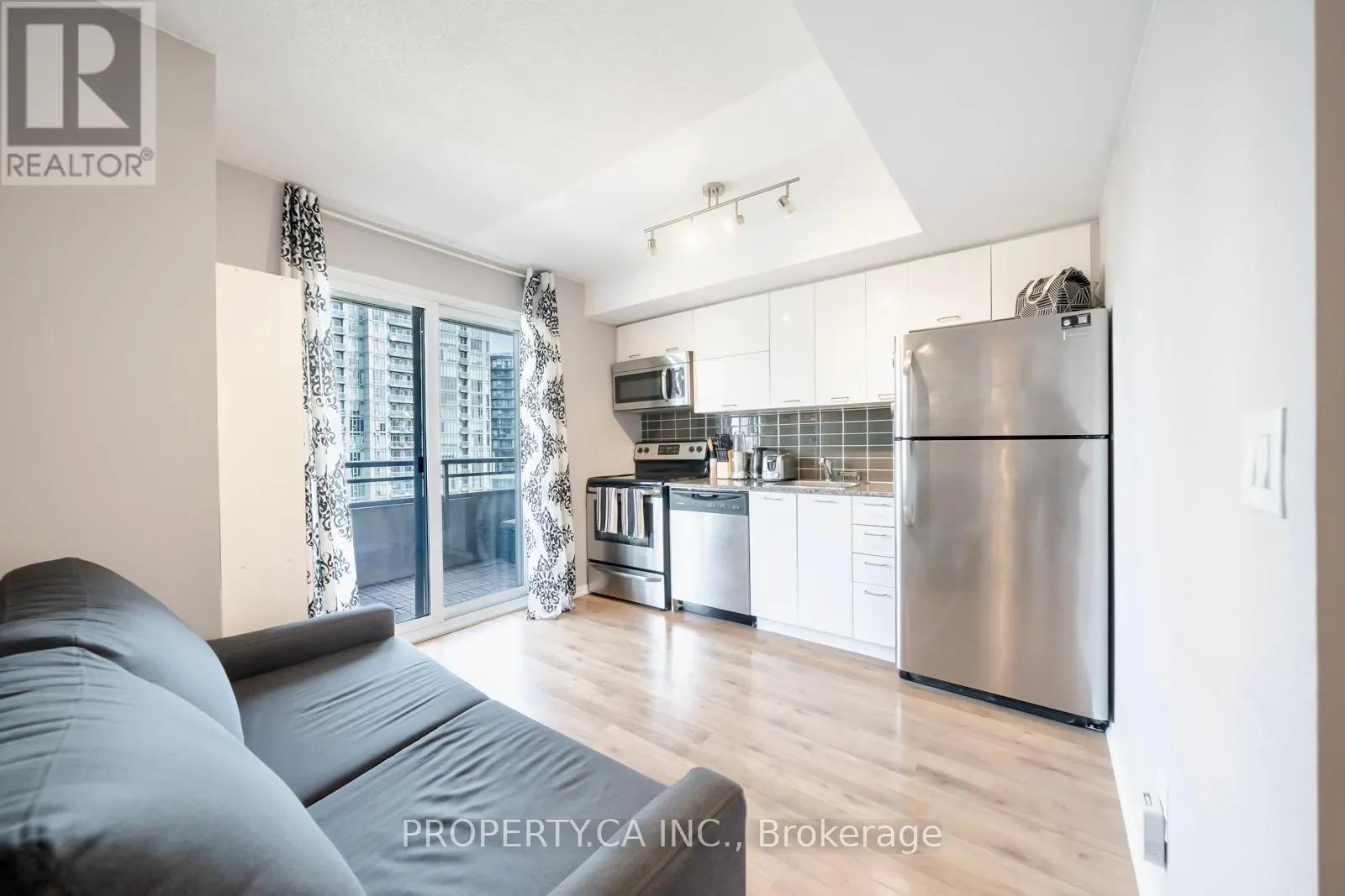 1120 - 38 JOE SHUSTER WAY