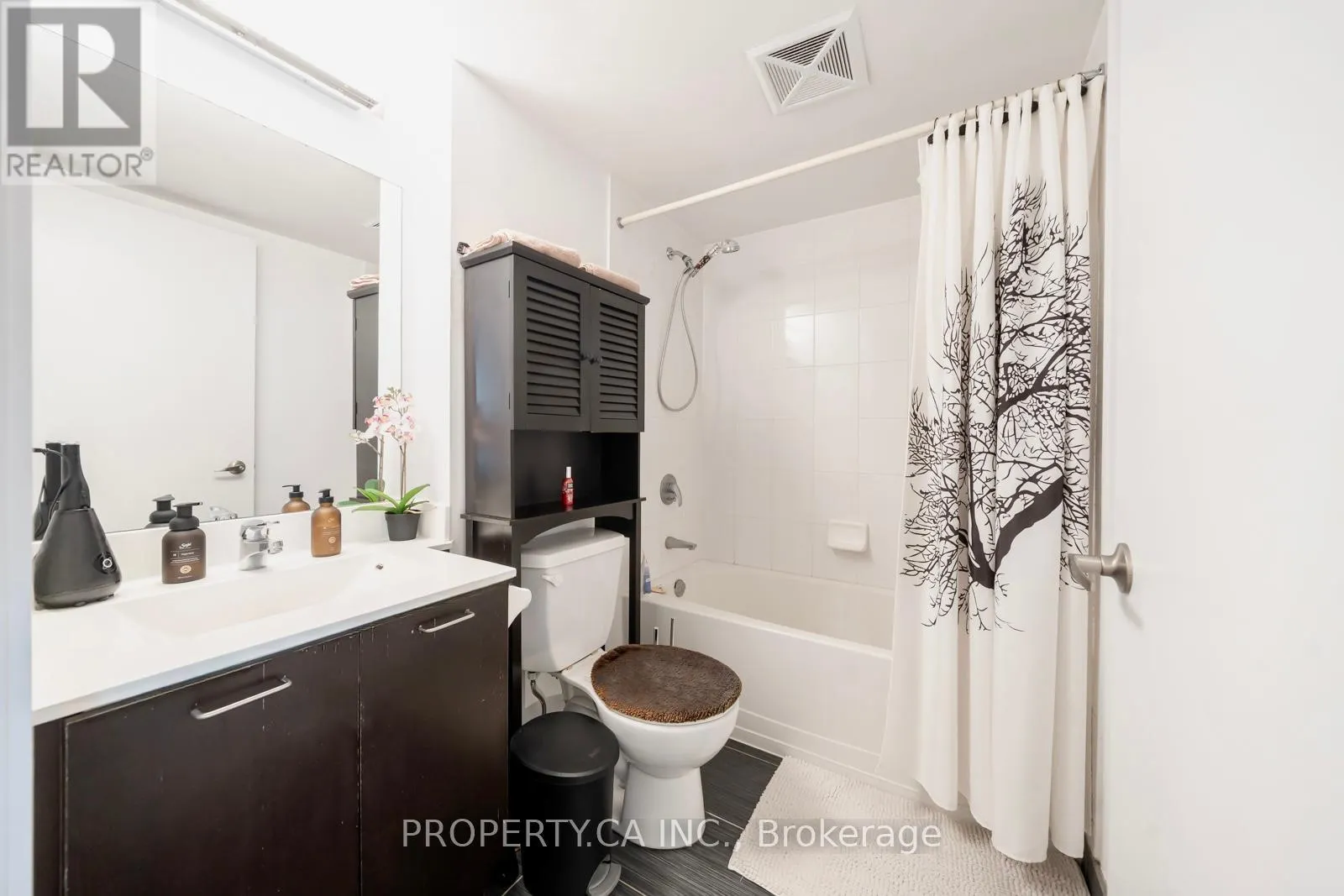 1120 - 38 JOE SHUSTER WAY