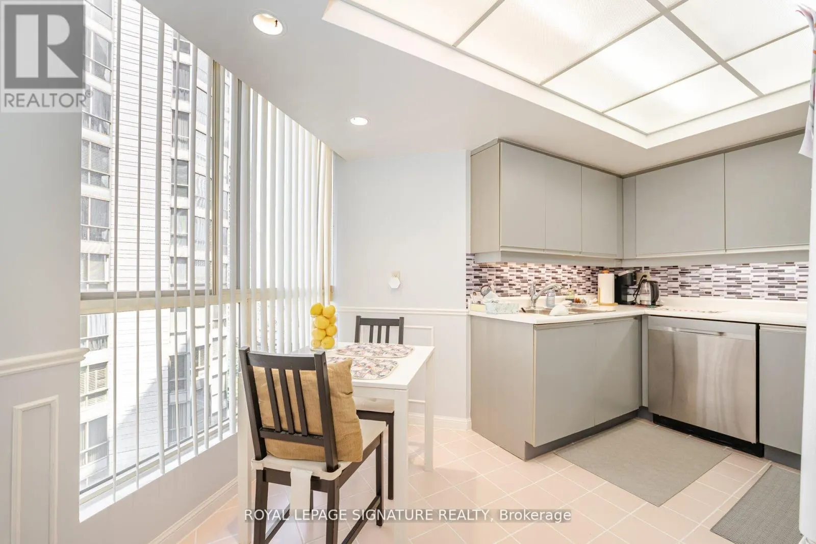 1501 - 55 KINGSBRIDGE GARDEN CIRCLE