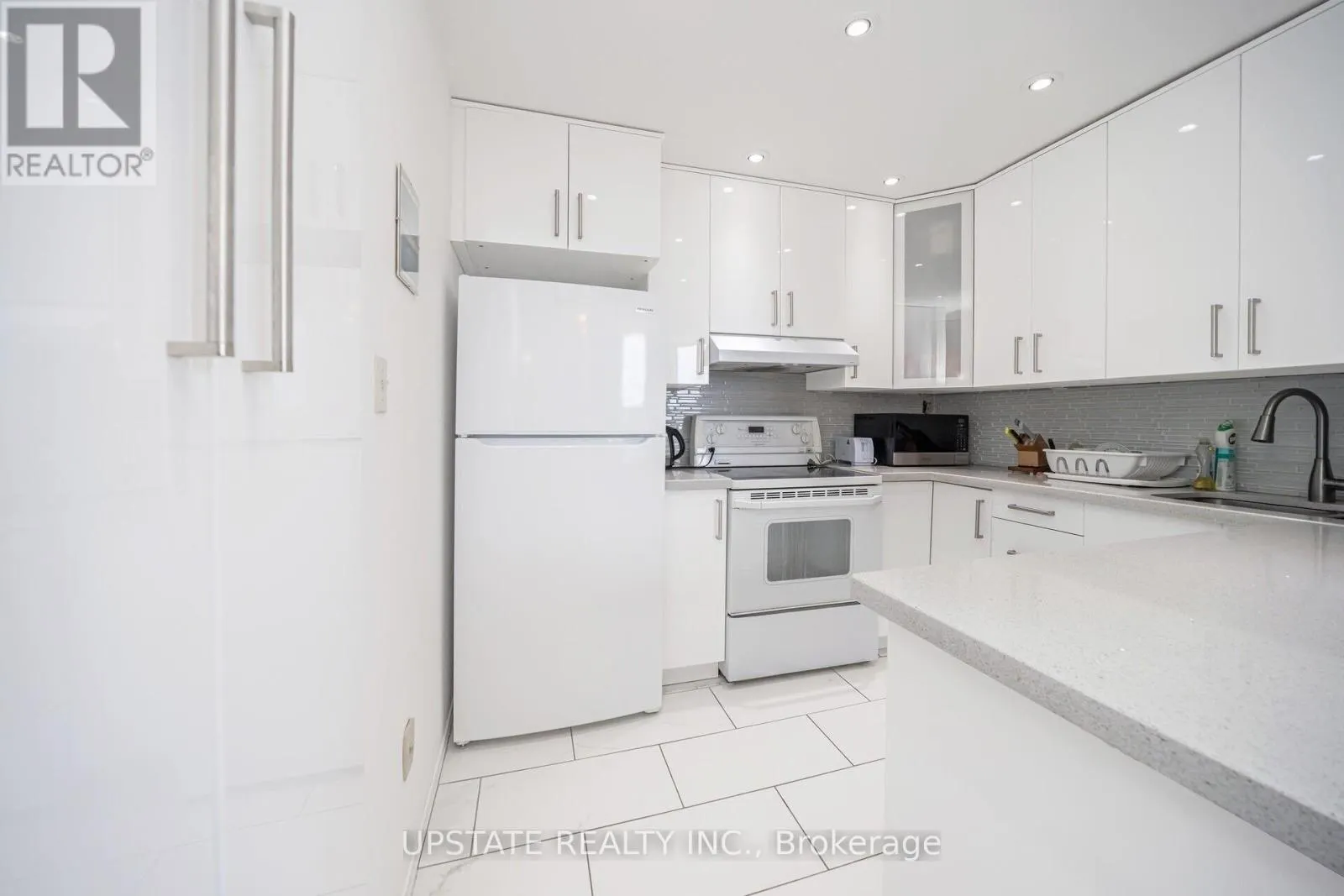 1206 - 25 AGNES STREET