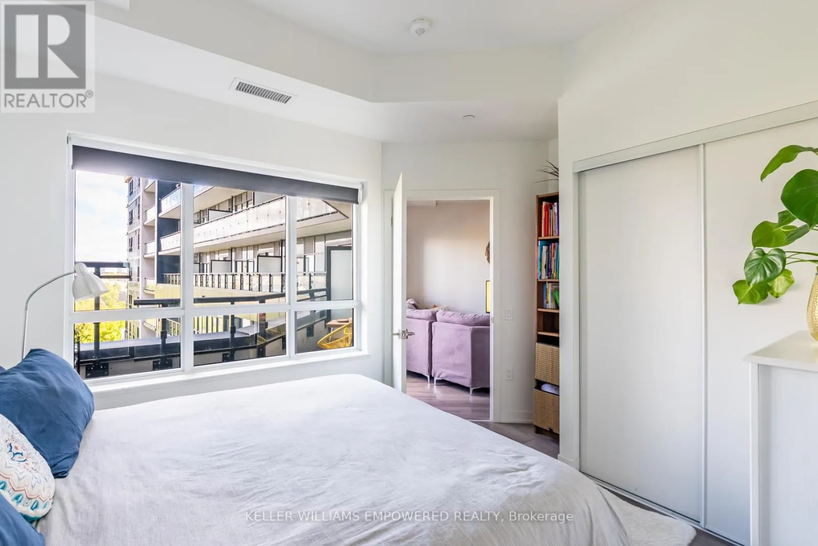 537 - 395 DUNDAS STREET W