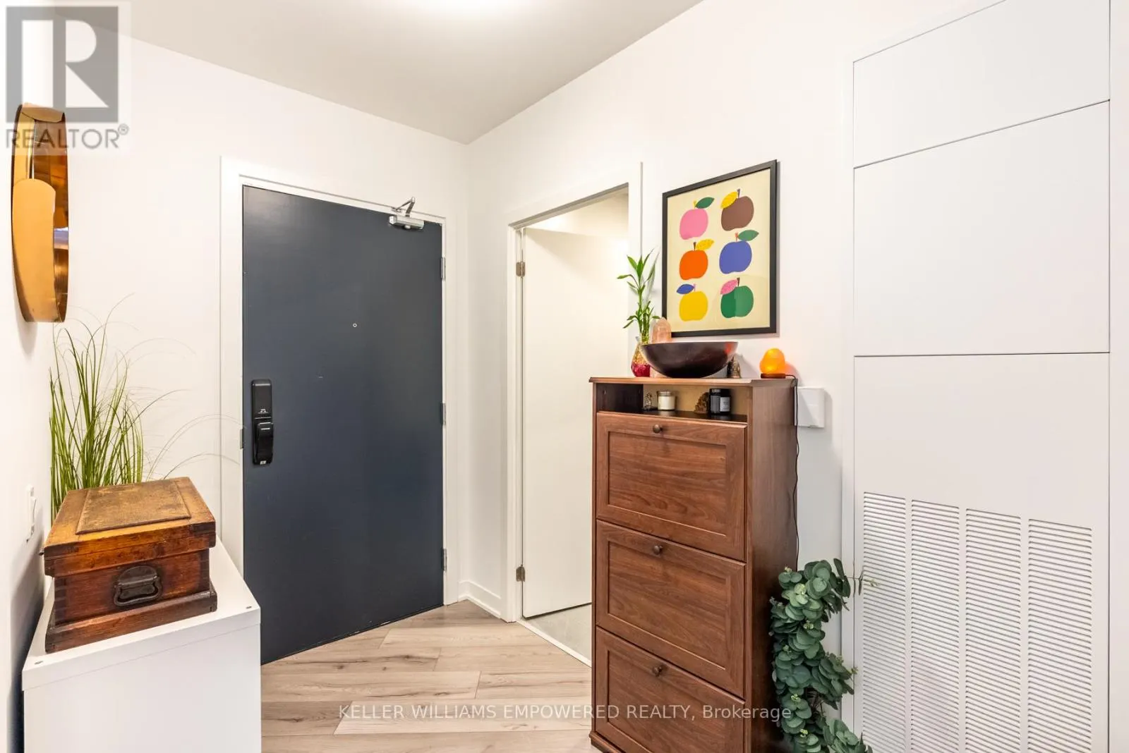 537 - 395 DUNDAS STREET W