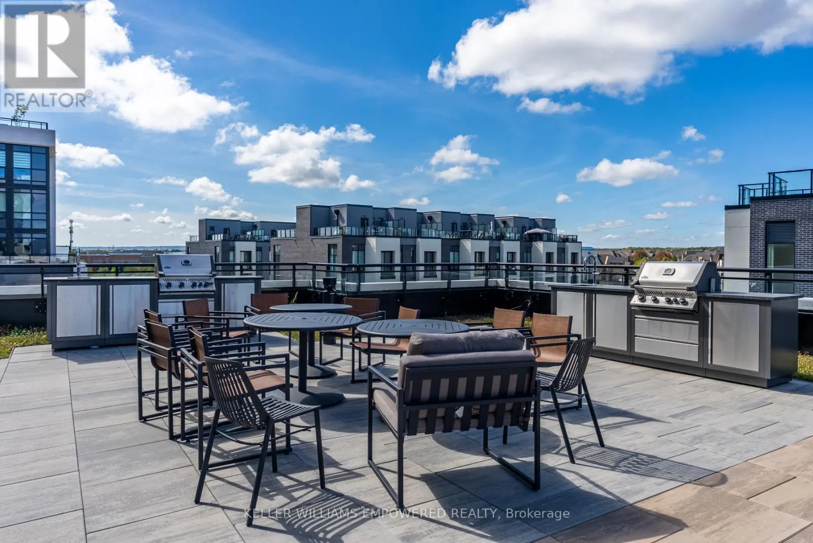 537 - 395 DUNDAS STREET W