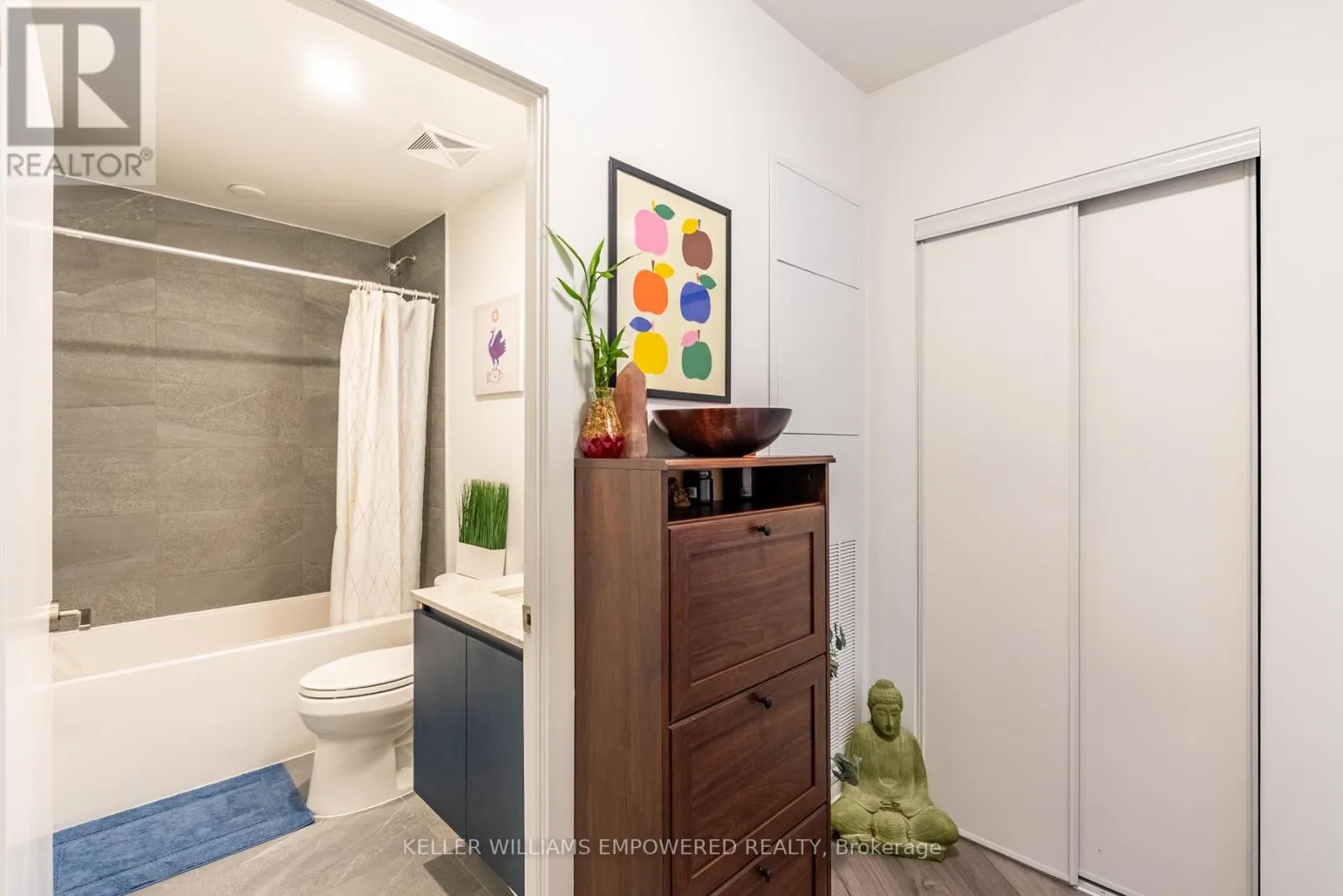 537 - 395 DUNDAS STREET W