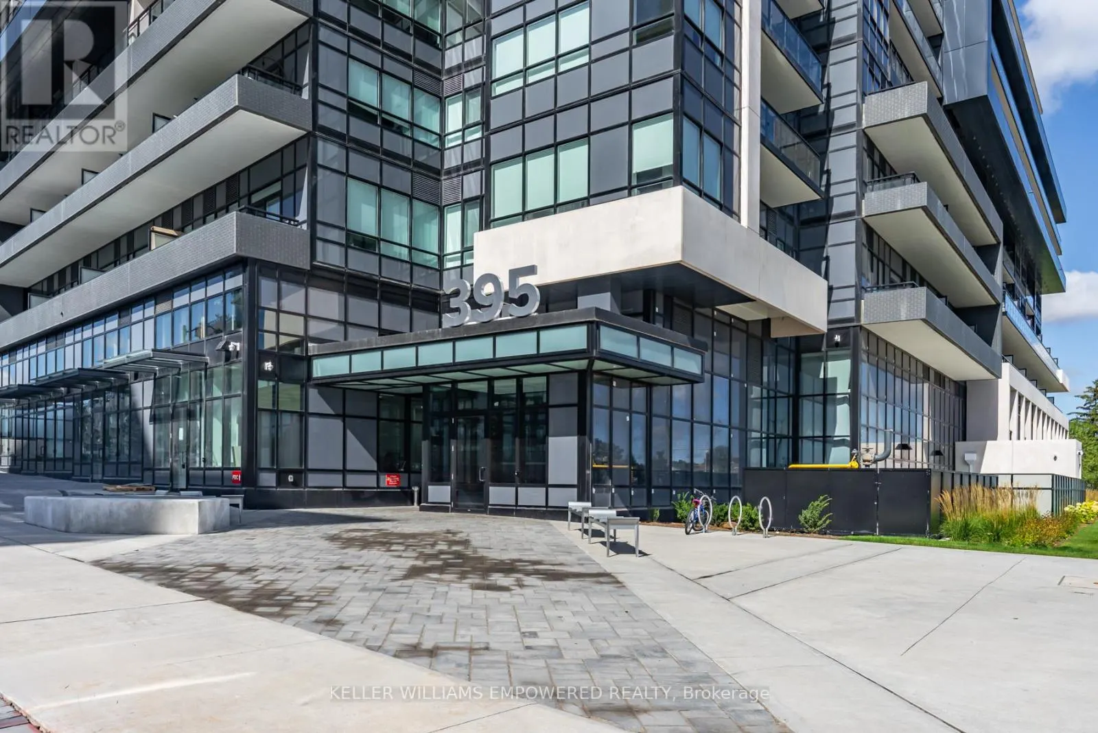 537 - 395 DUNDAS STREET W