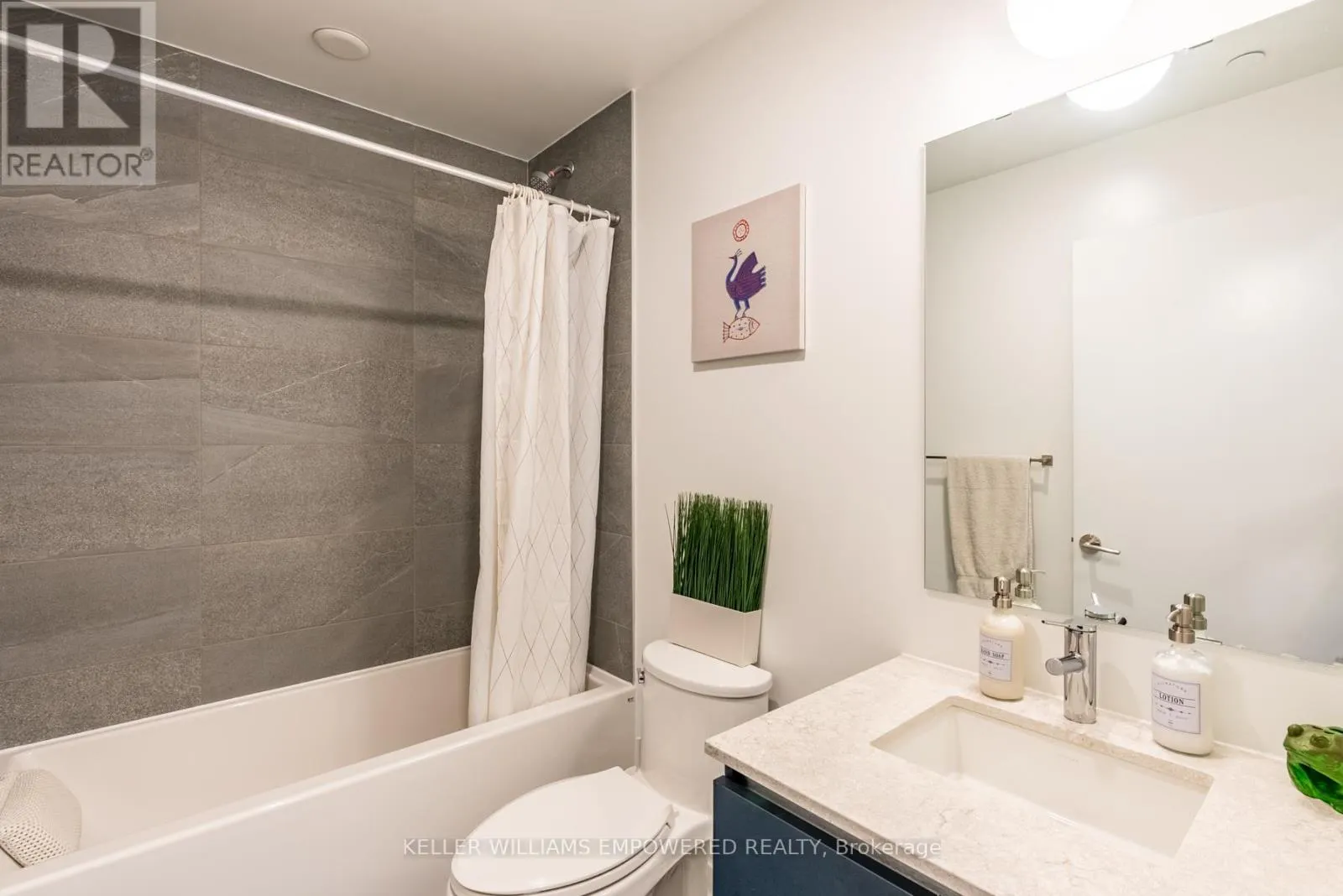 537 - 395 DUNDAS STREET W