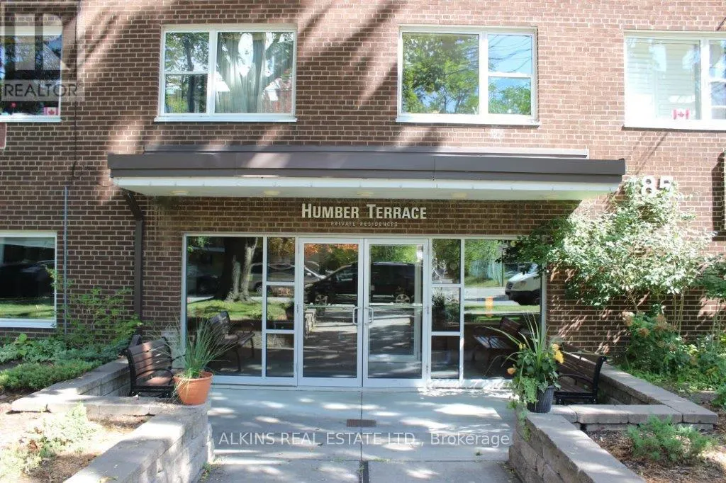 102 - 185 STEPHEN DRIVE