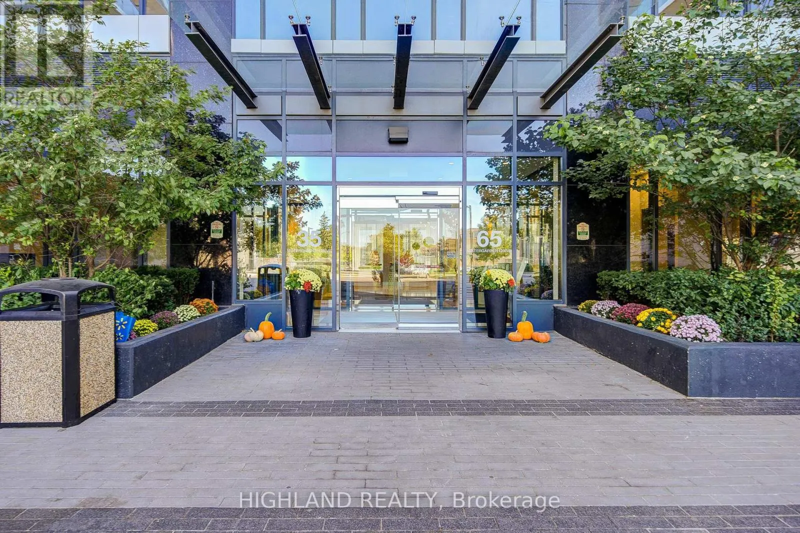 1816 - 35 WATERGARDEN DRIVE