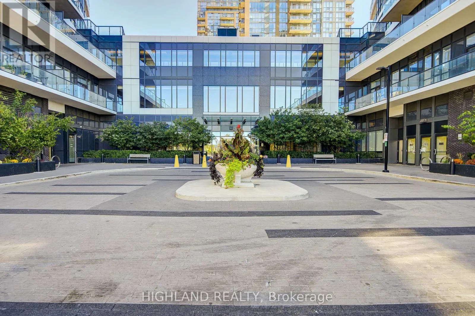 1816 - 35 WATERGARDEN DRIVE