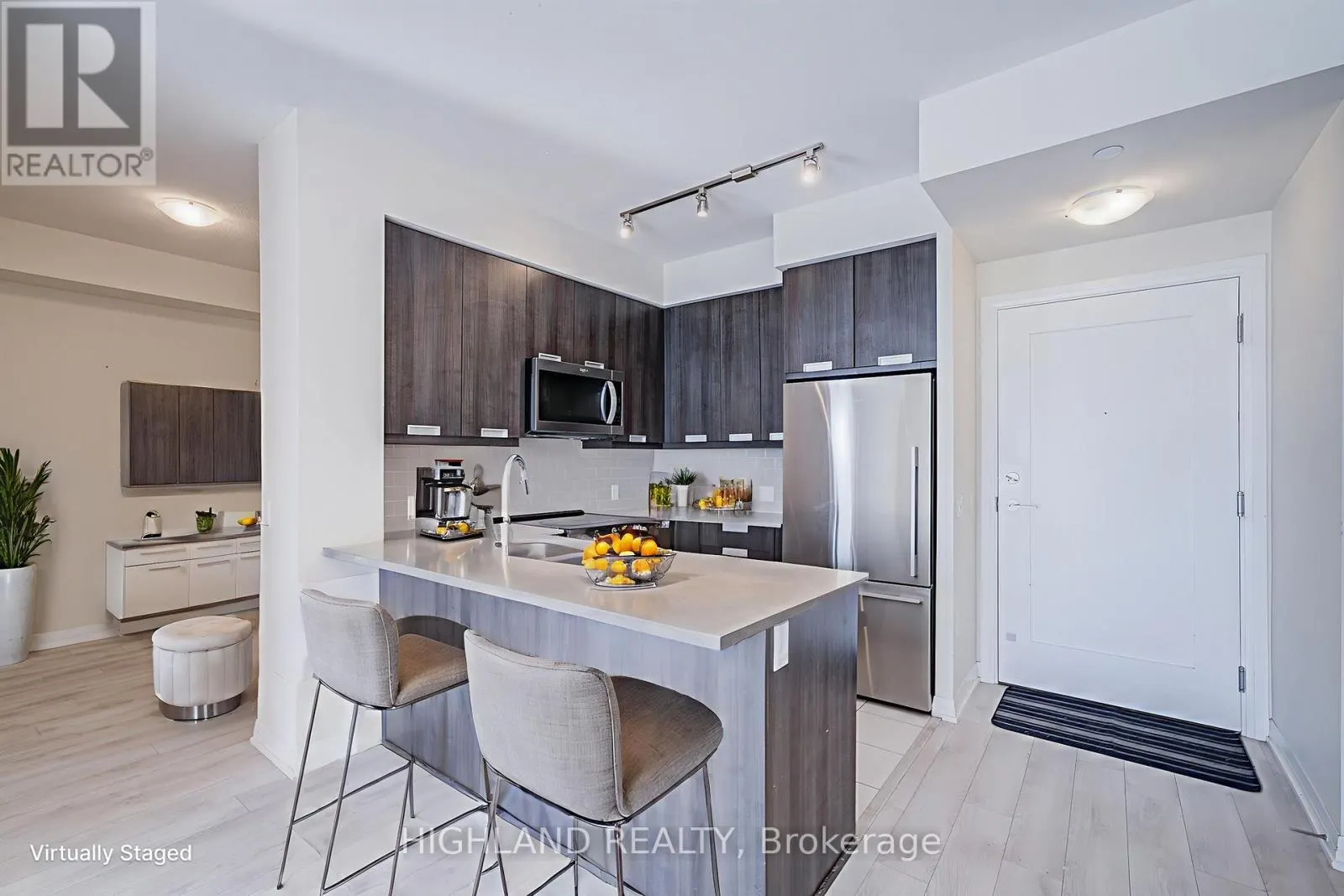 1816 - 35 WATERGARDEN DRIVE