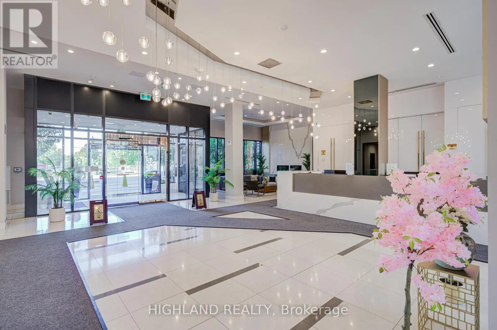1816 - 35 WATERGARDEN DRIVE