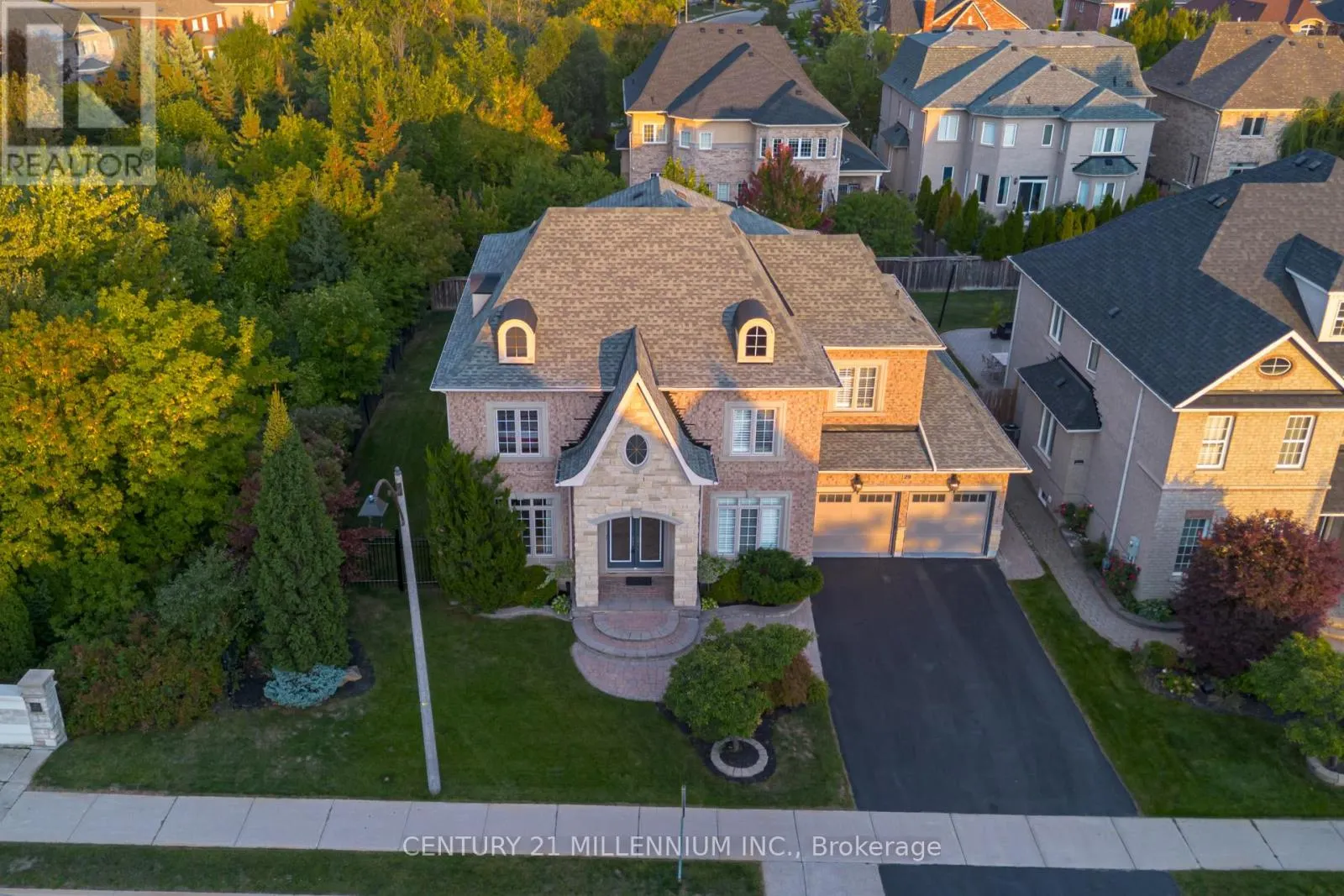 29 EIFFEL BOULEVARD