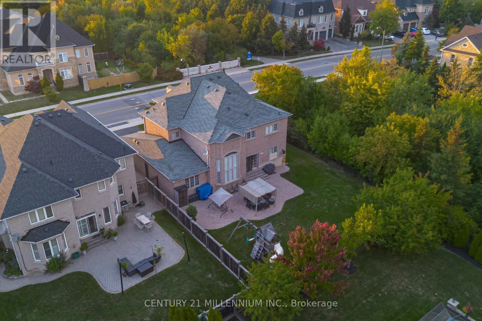 29 EIFFEL BOULEVARD