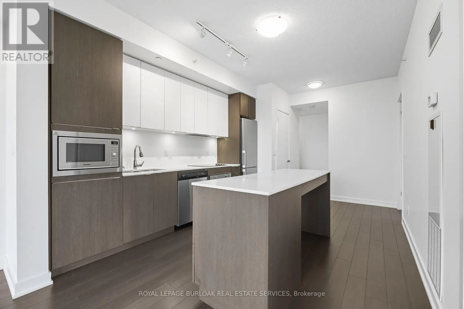 D314 - 5220 DUNDAS STREET
