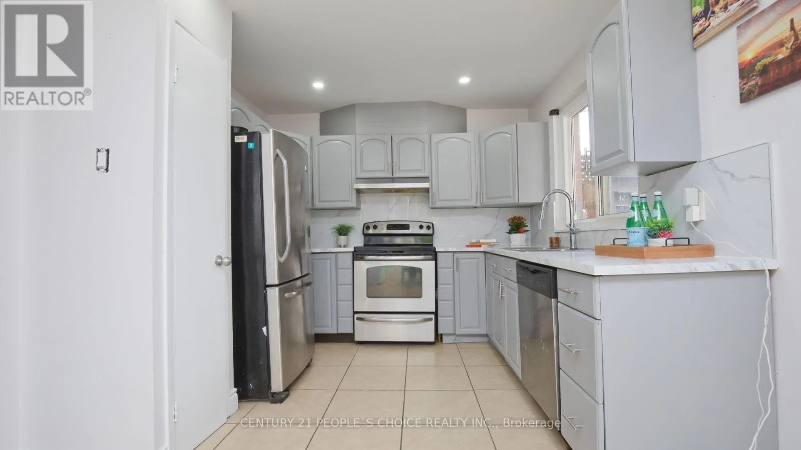 82 DAVENPORT CRESCENT
