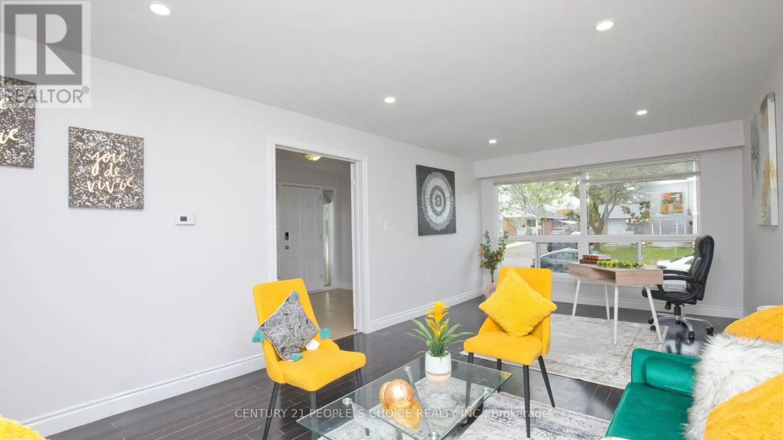 82 DAVENPORT CRESCENT