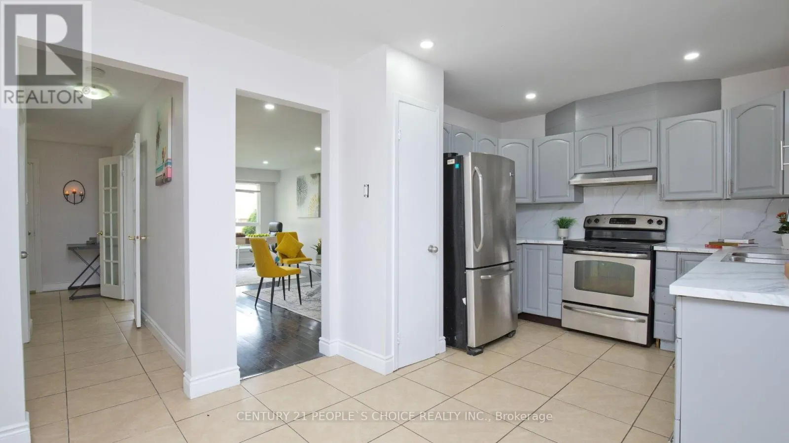 82 DAVENPORT CRESCENT