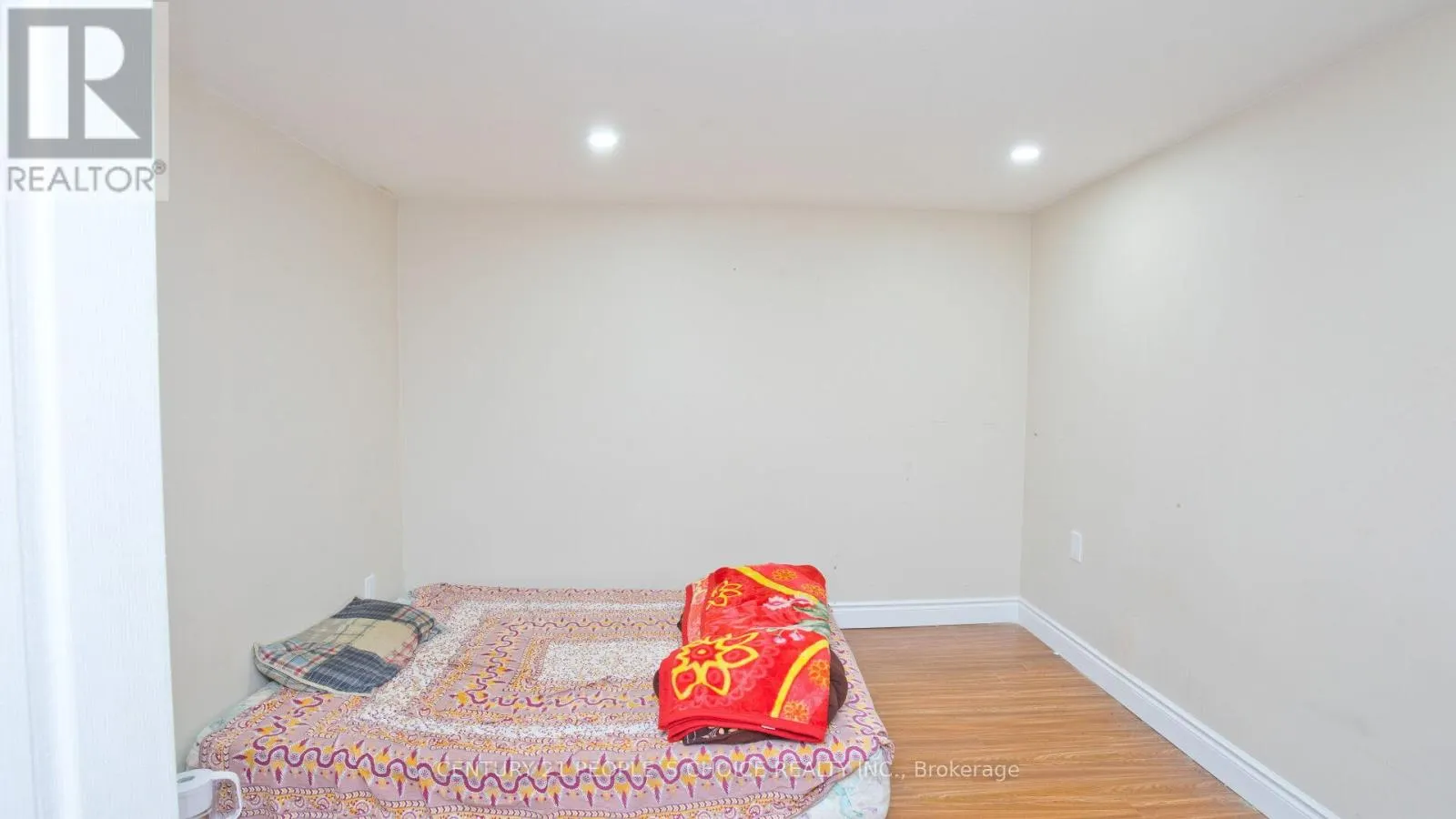 82 DAVENPORT CRESCENT
