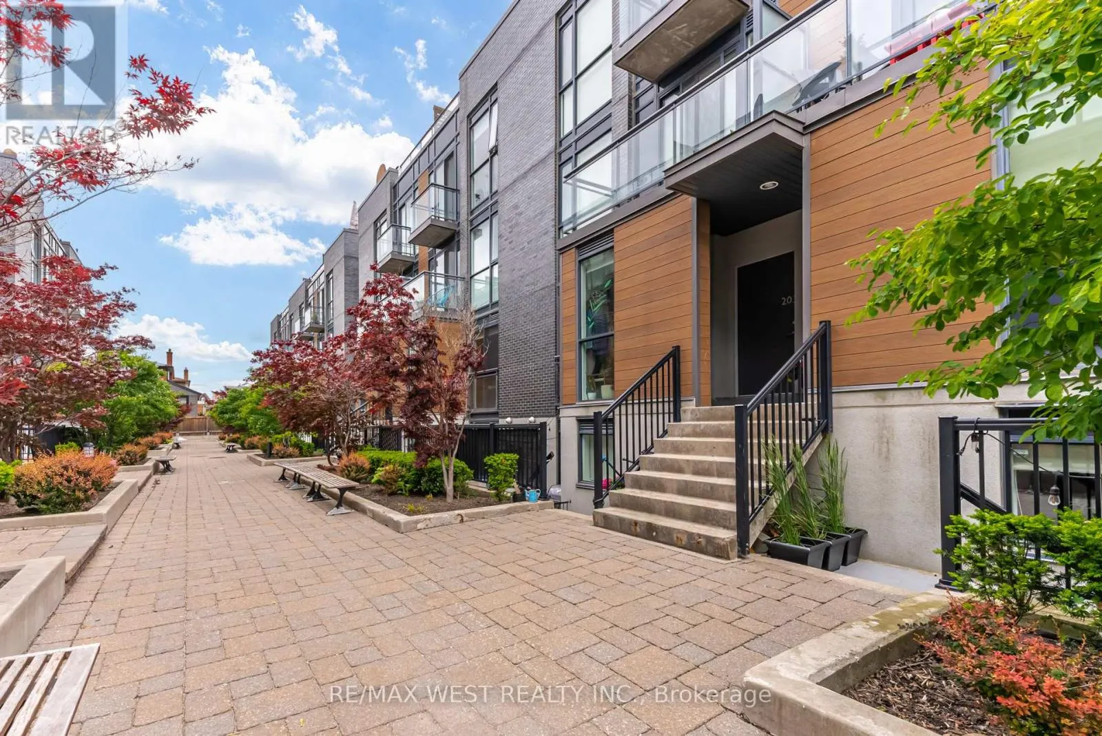 103 - 15 SOUSA MENDES STREET