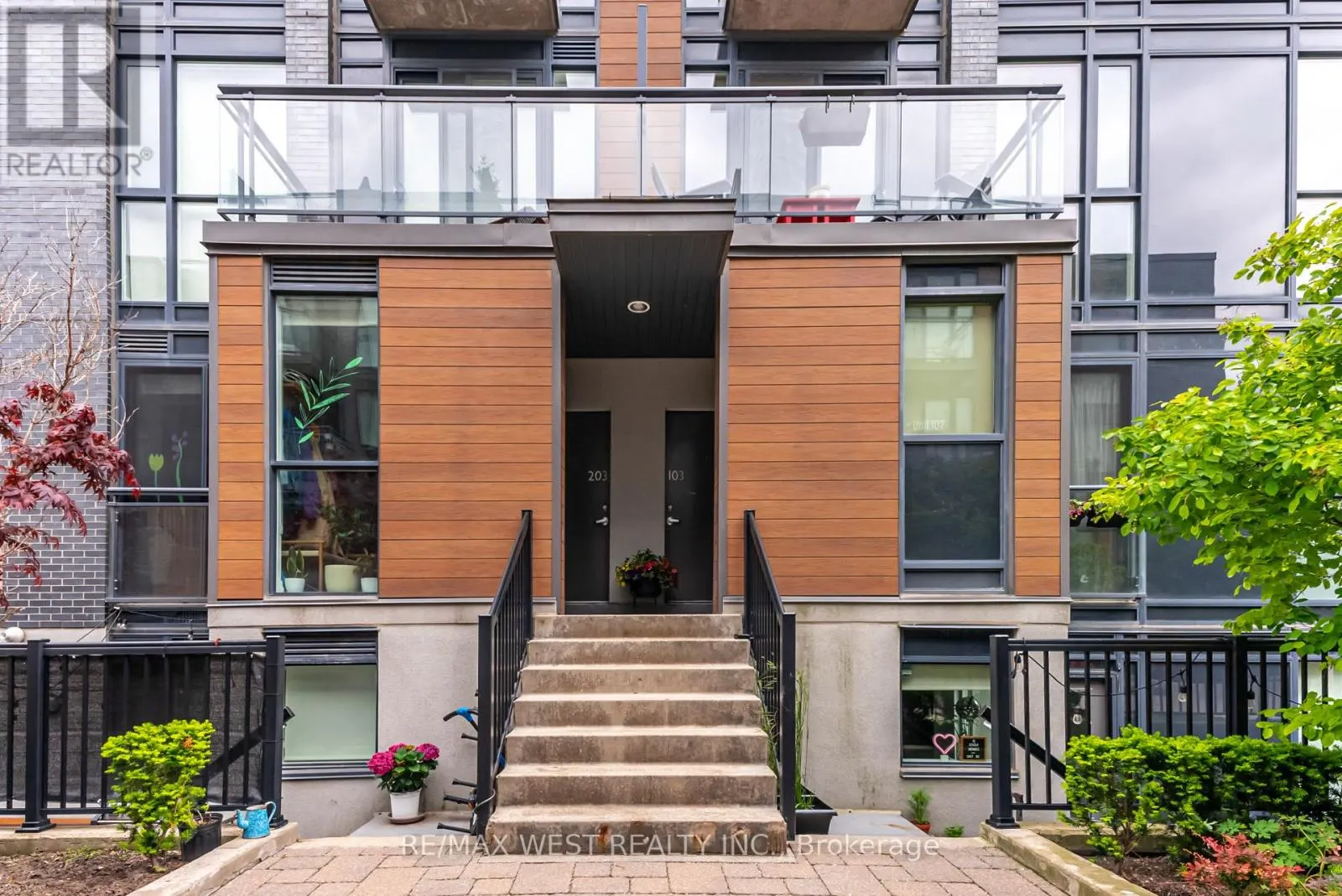 103 - 15 SOUSA MENDES STREET