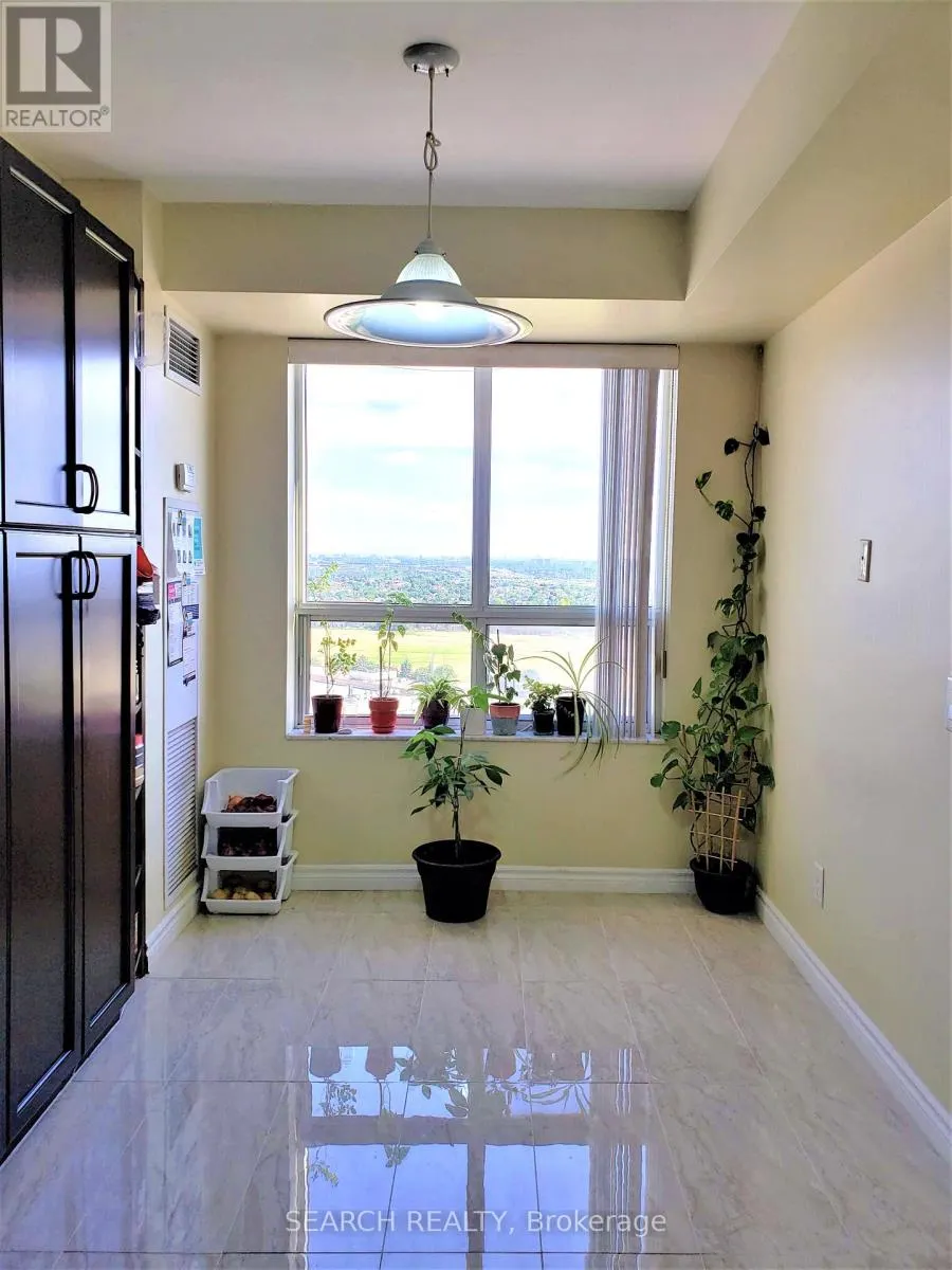 1625 - 25 KINGSBRIDGE GARDEN CIRCLE