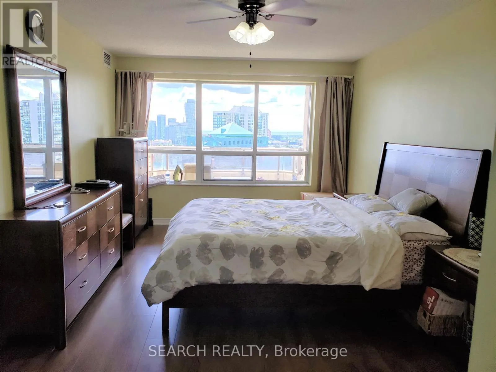 1625 - 25 KINGSBRIDGE GARDEN CIRCLE