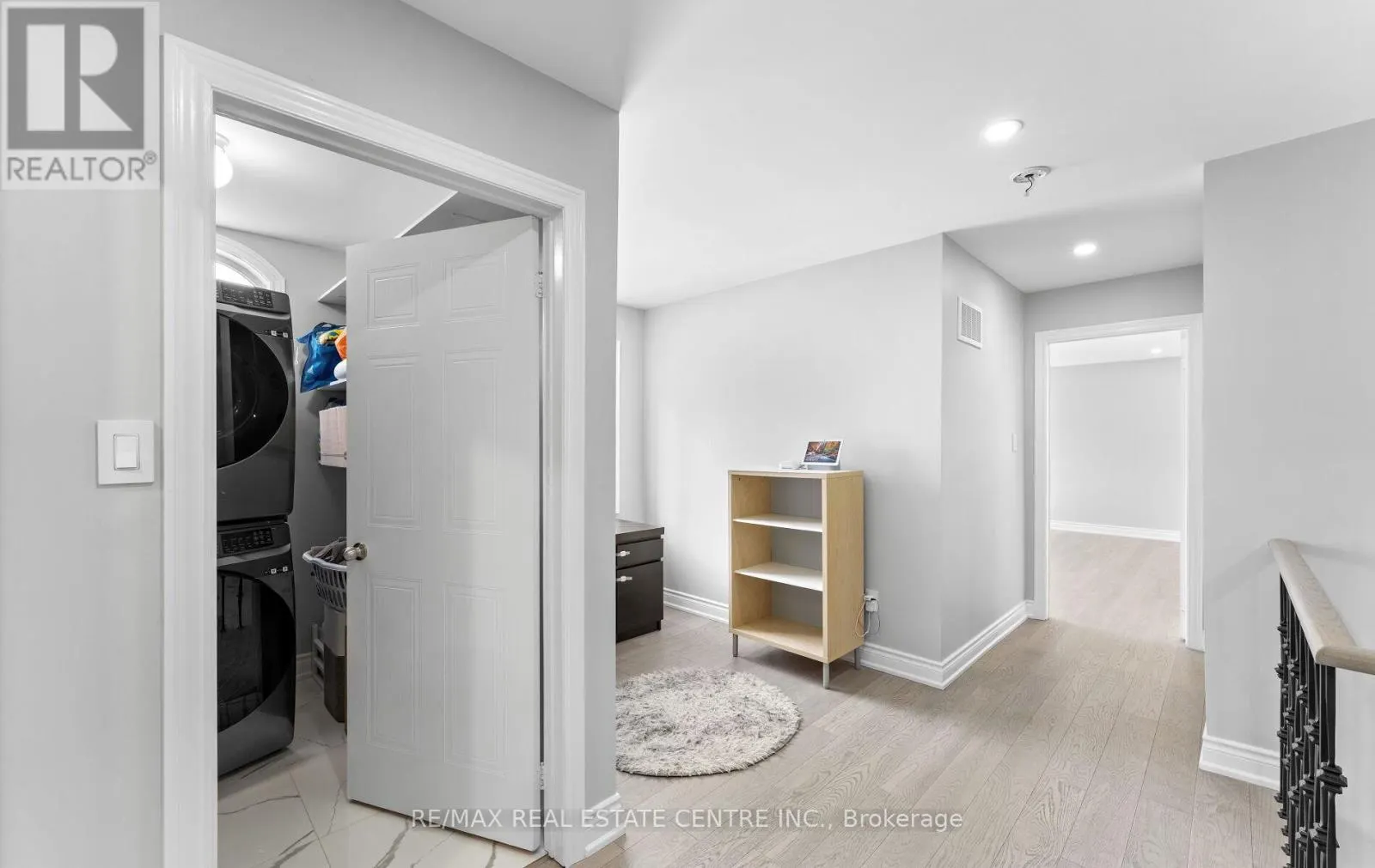 32 - 32 VIEWCREST CIRCLE