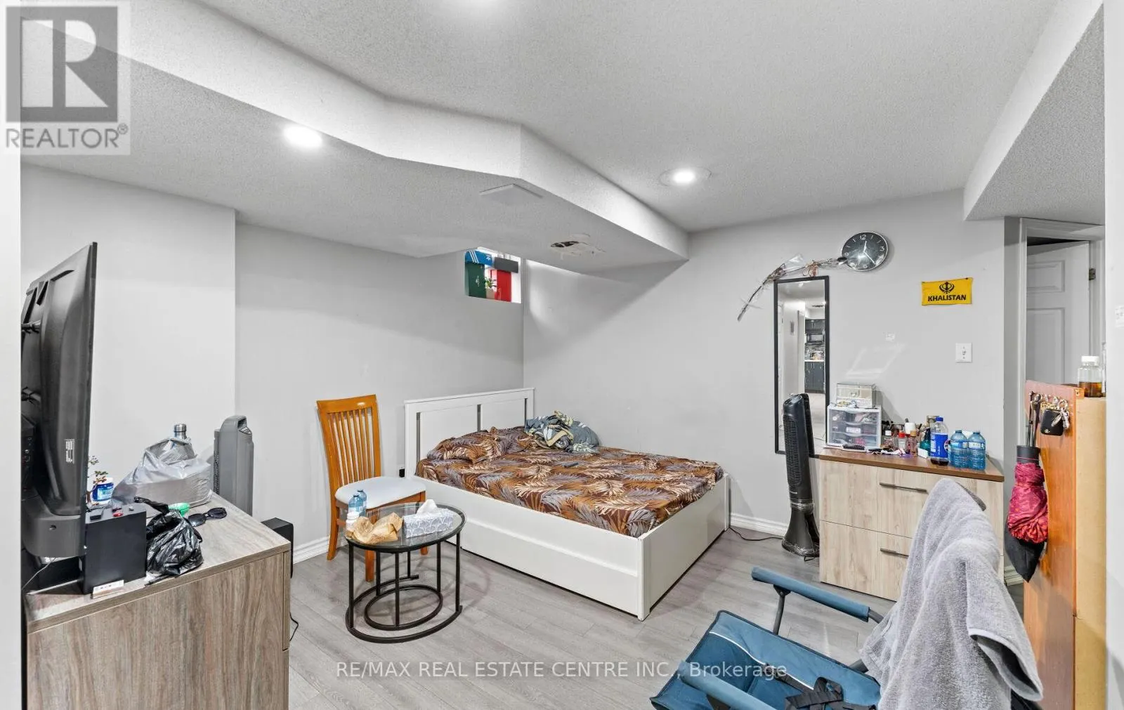 32 - 32 VIEWCREST CIRCLE