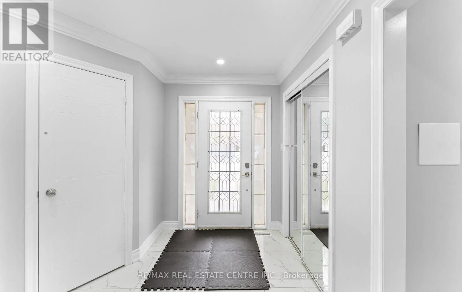 32 - 32 VIEWCREST CIRCLE