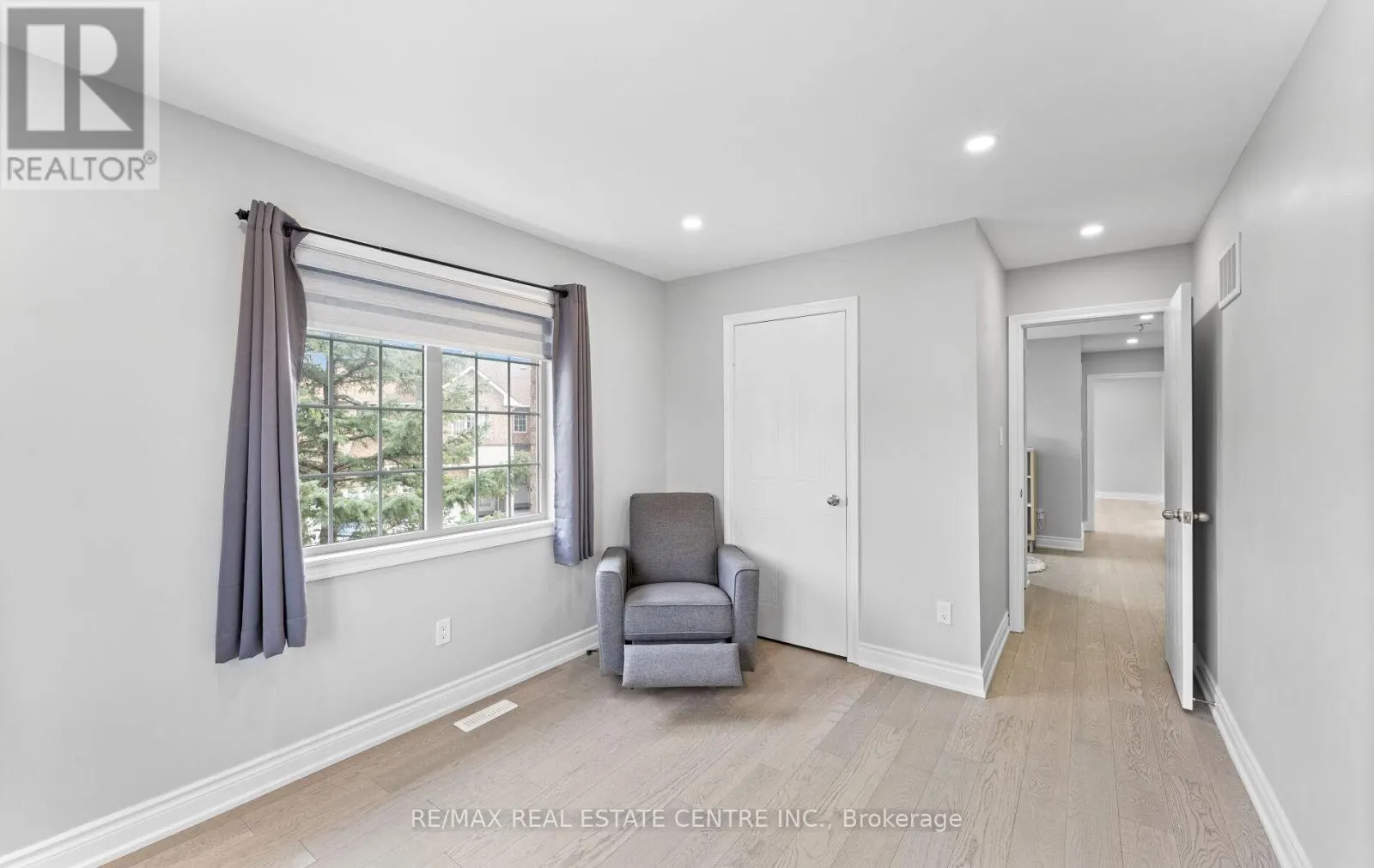 32 - 32 VIEWCREST CIRCLE