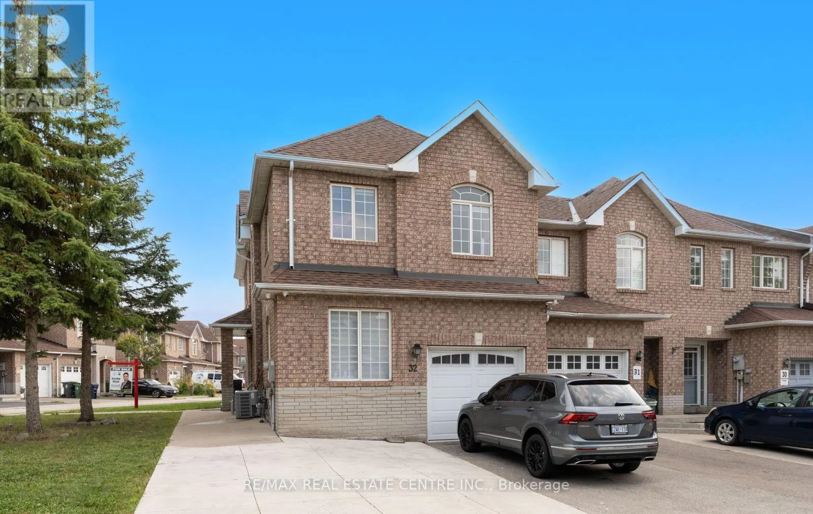 32 - 32 VIEWCREST CIRCLE