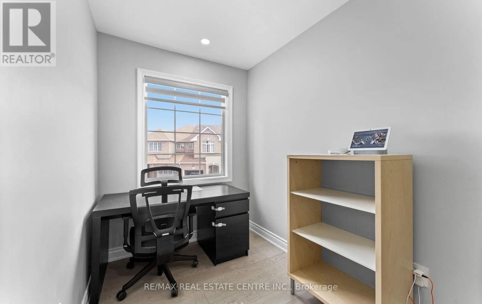 32 - 32 VIEWCREST CIRCLE
