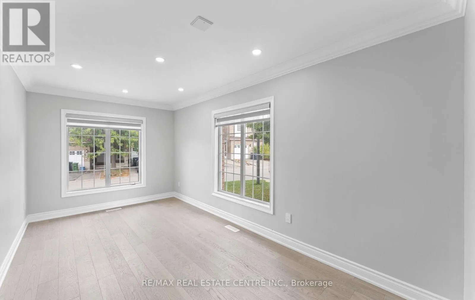 32 - 32 VIEWCREST CIRCLE