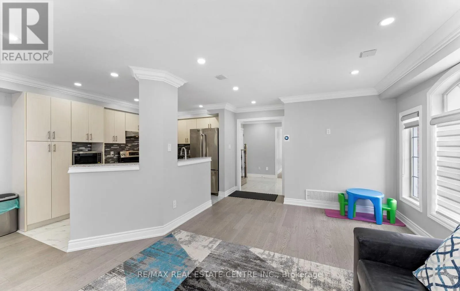 32 - 32 VIEWCREST CIRCLE