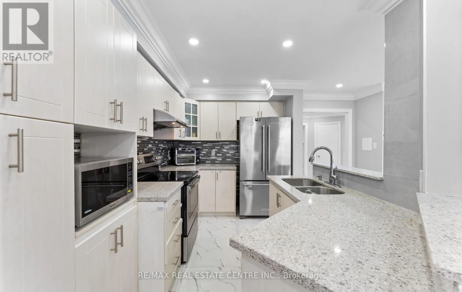 32 - 32 VIEWCREST CIRCLE