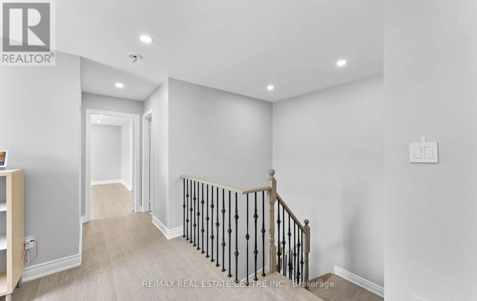 32 - 32 VIEWCREST CIRCLE