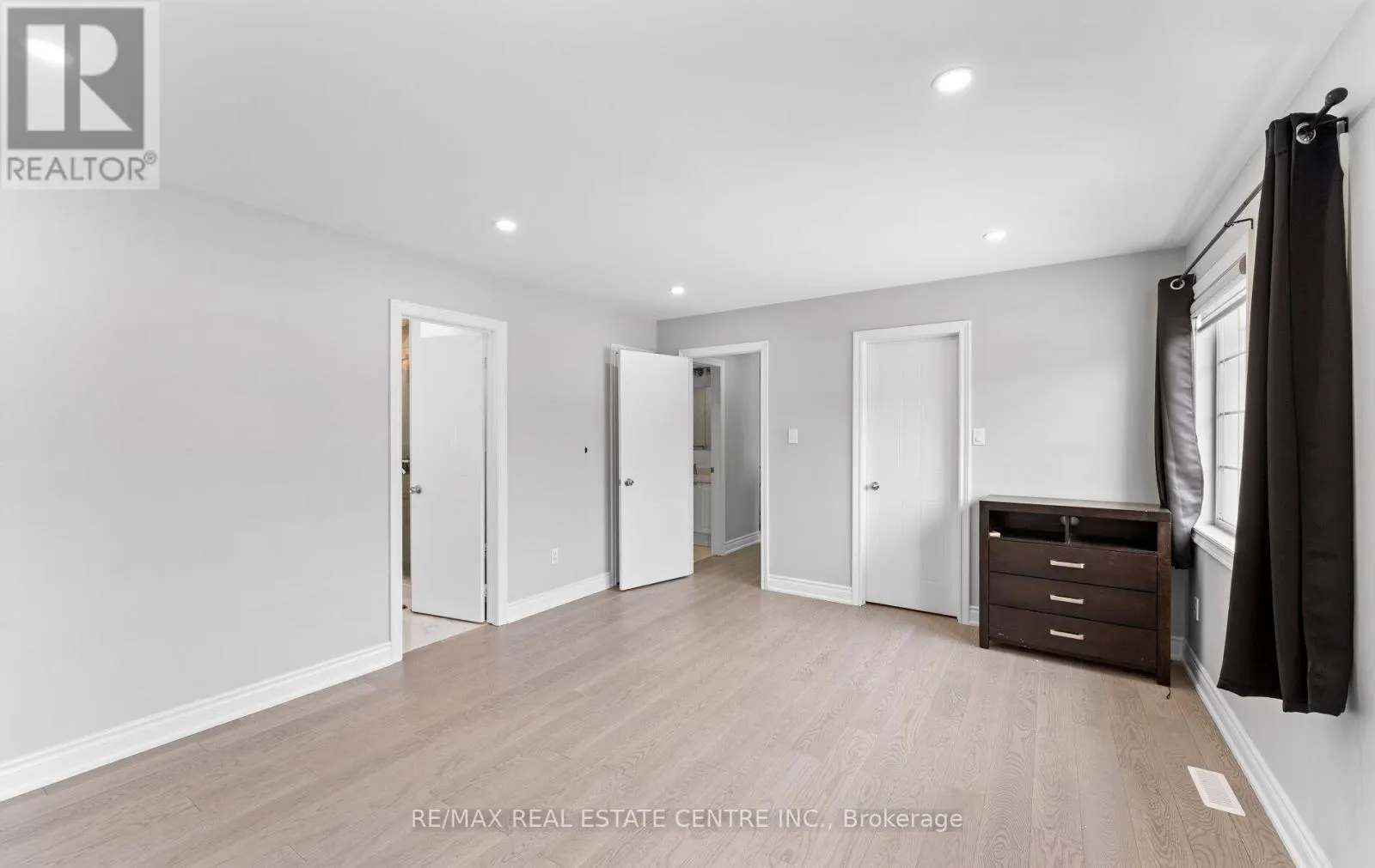 32 - 32 VIEWCREST CIRCLE