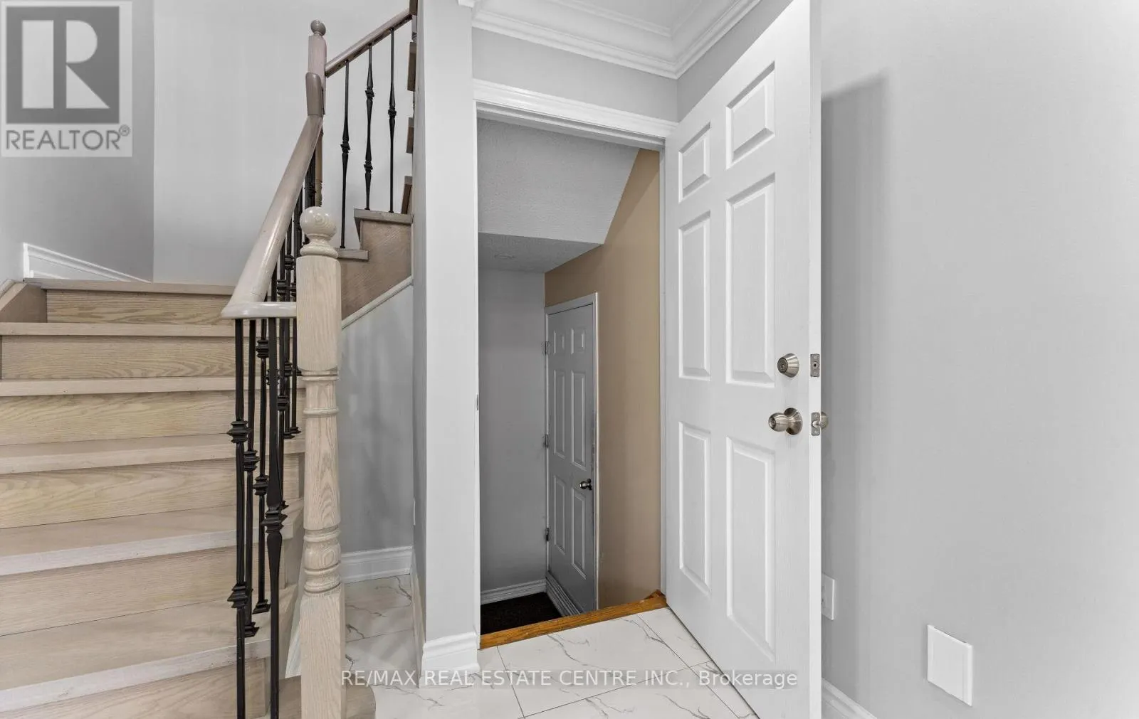 32 - 32 VIEWCREST CIRCLE