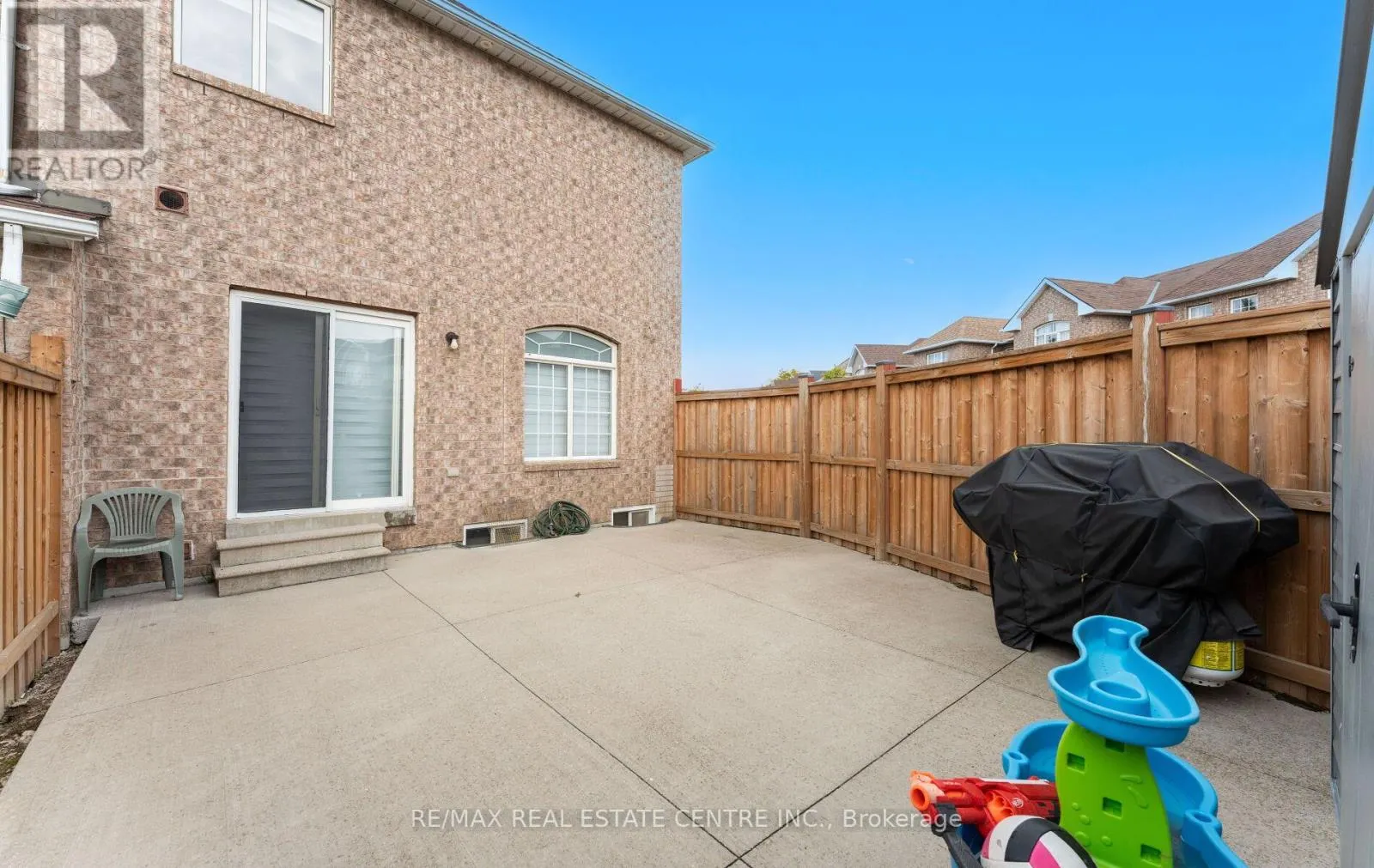 32 - 32 VIEWCREST CIRCLE