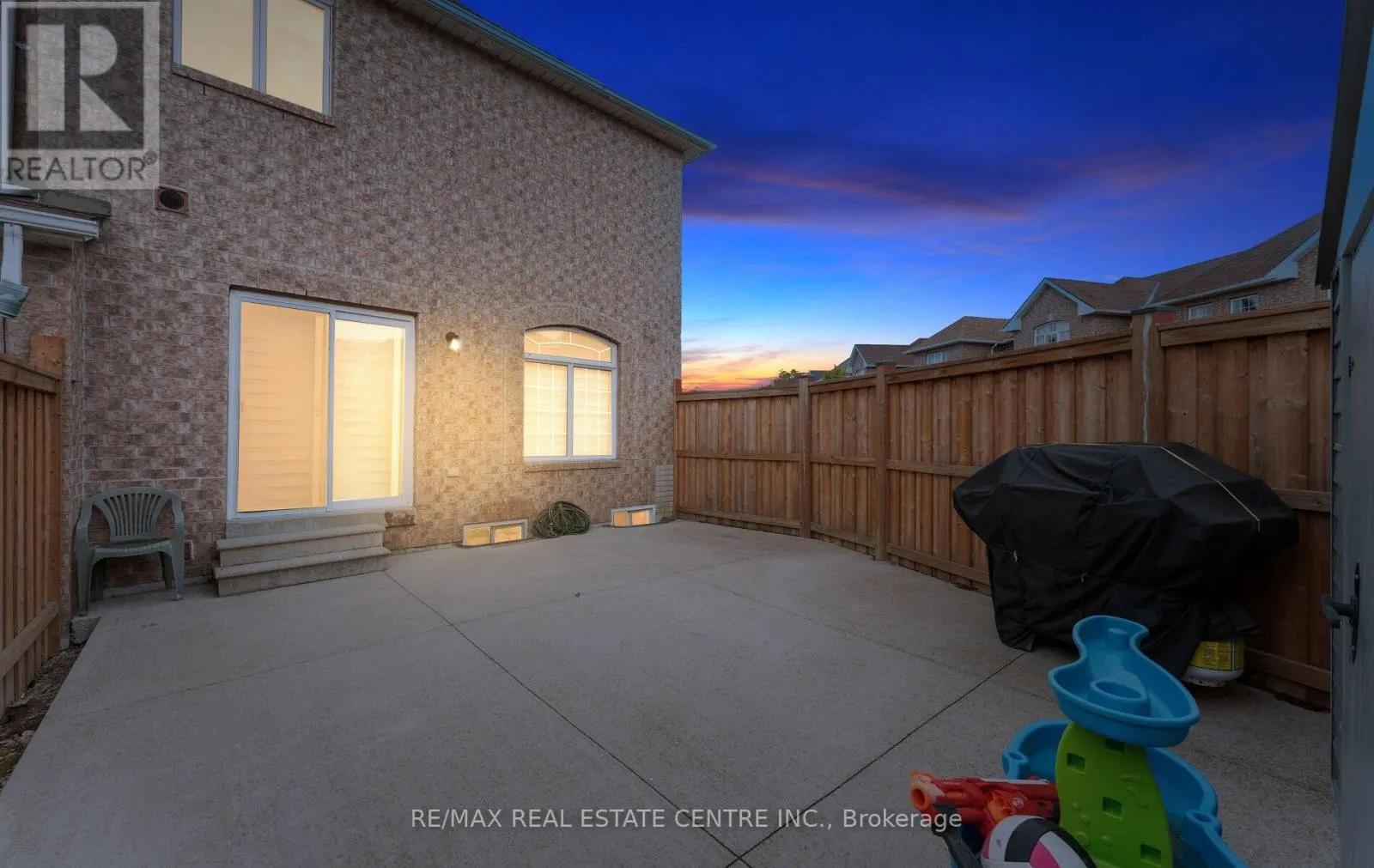 32 - 32 VIEWCREST CIRCLE